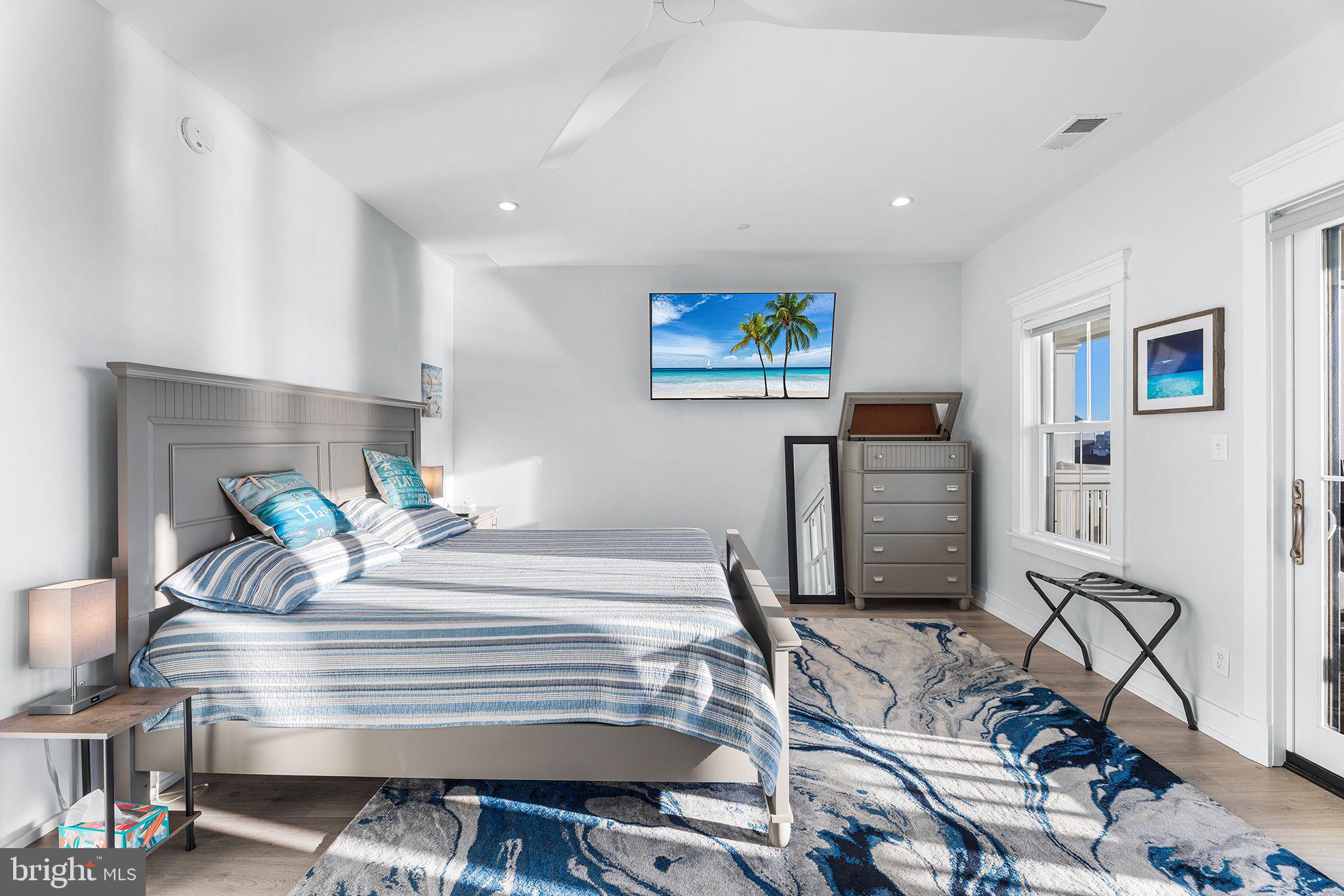 SUNSET ISLAND - Residential