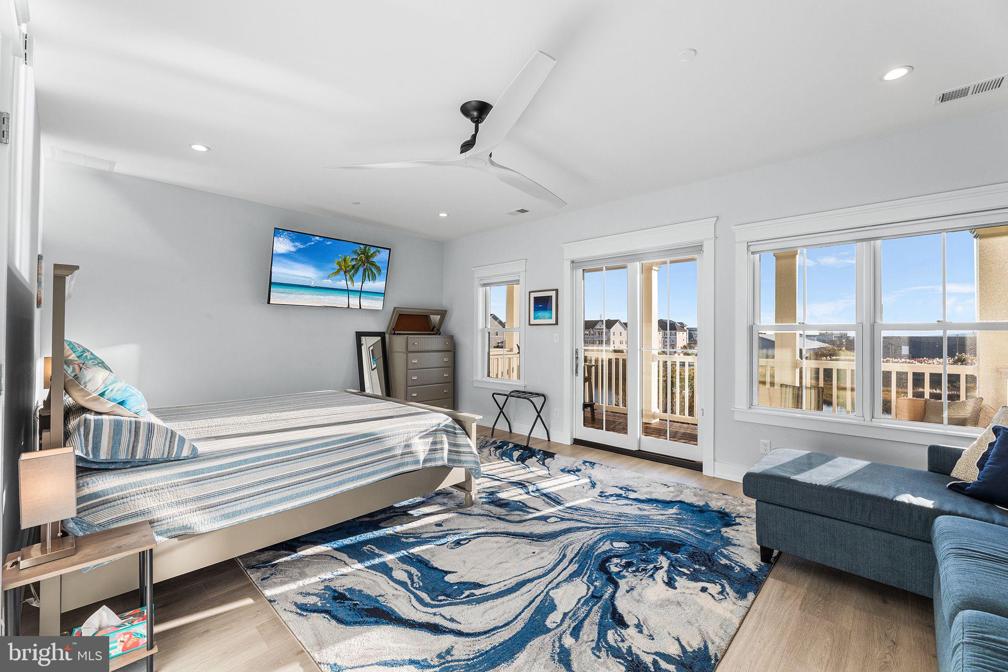 SUNSET ISLAND - Residential