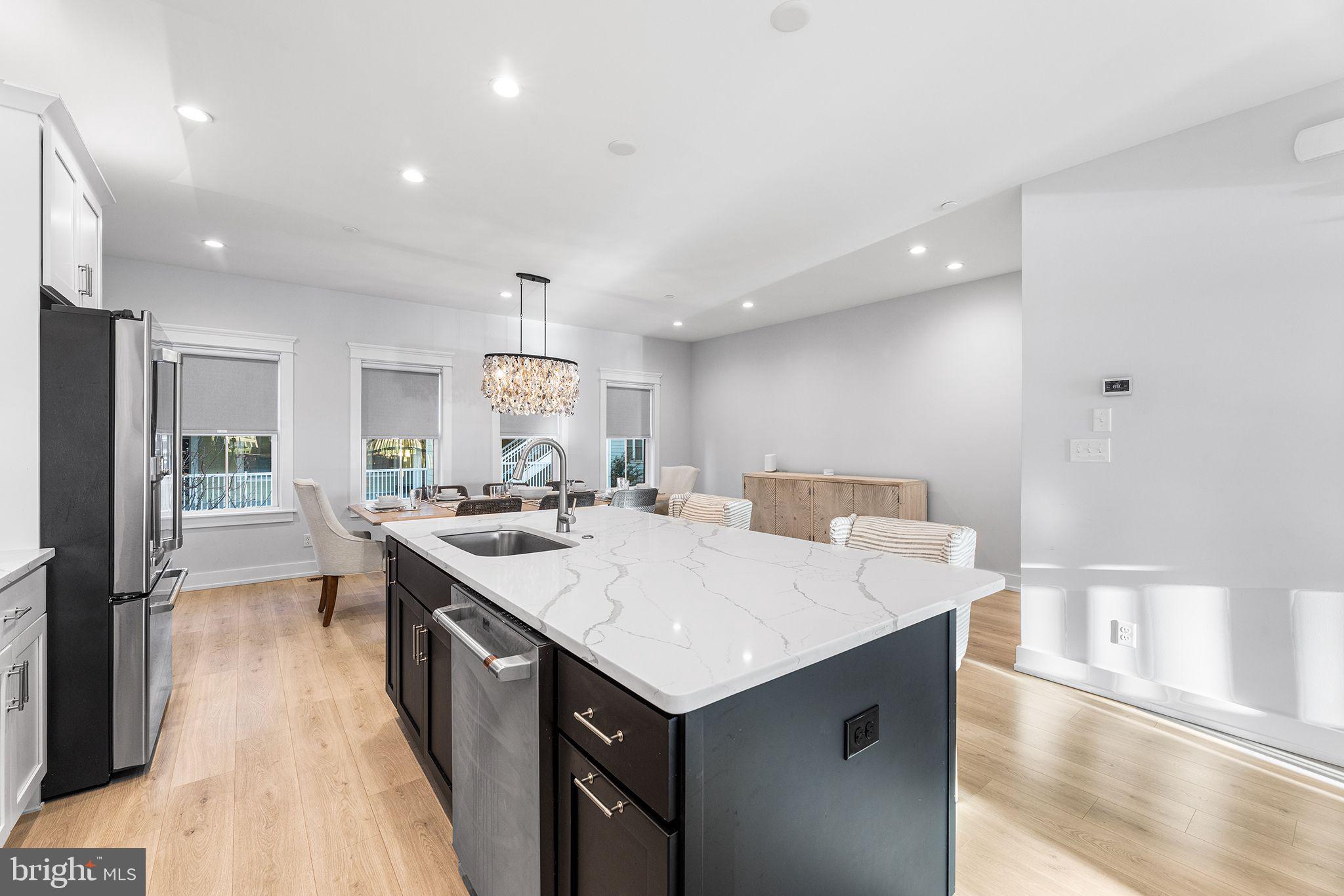 SUNSET ISLAND - Residential