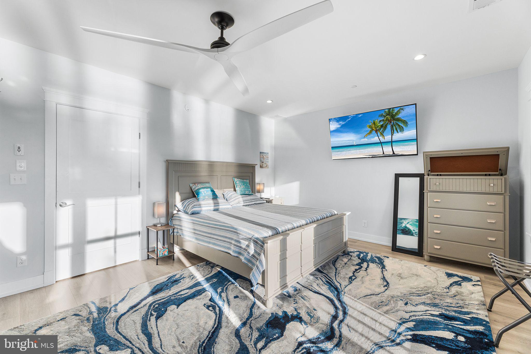 SUNSET ISLAND - Residential