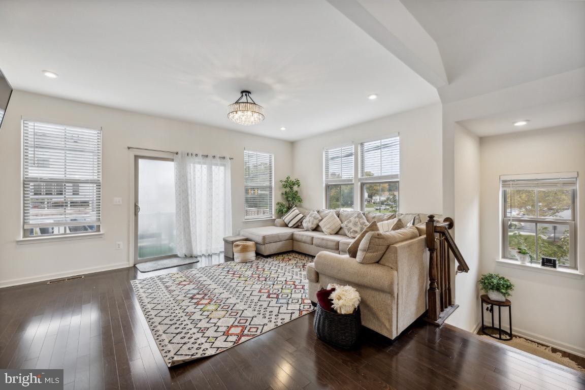 EDWARDS LANDING - Residential Lease