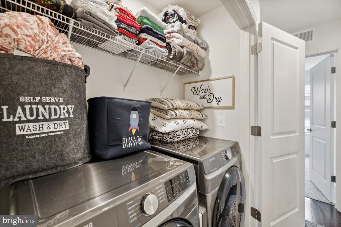 EDWARDS LANDING - Residential Lease