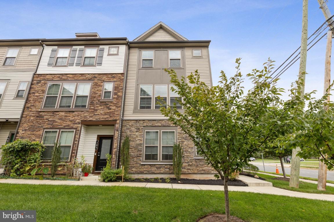 EDWARDS LANDING - Residential Lease