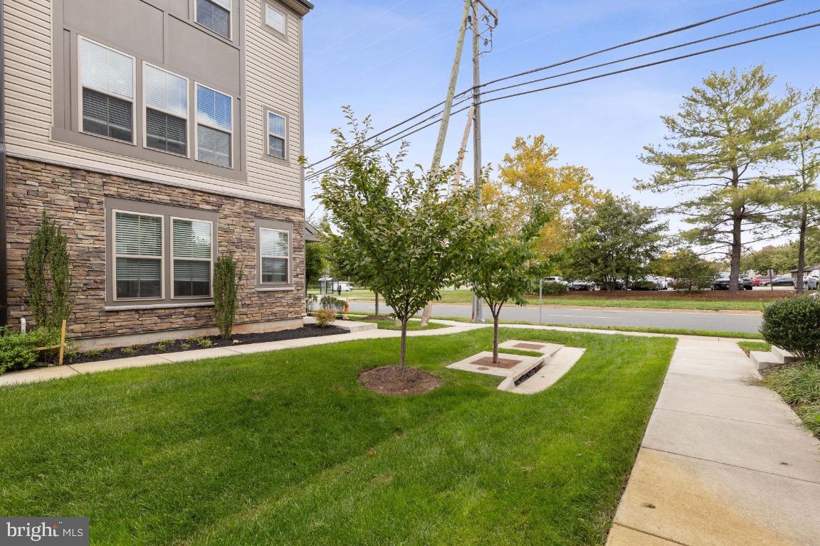 EDWARDS LANDING - Residential Lease