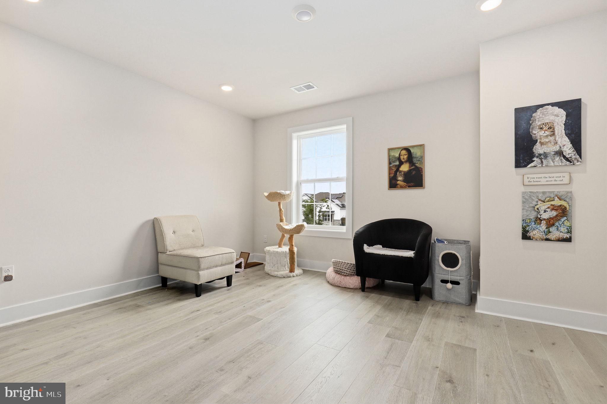 DARNESTOWN OUTSIDE - Residential