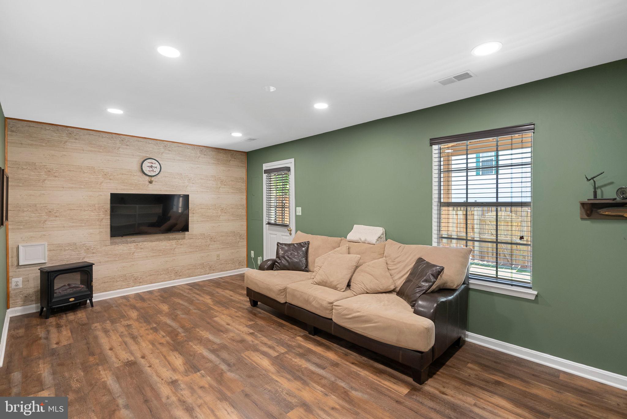 CROSSROADS MANOR - Residential