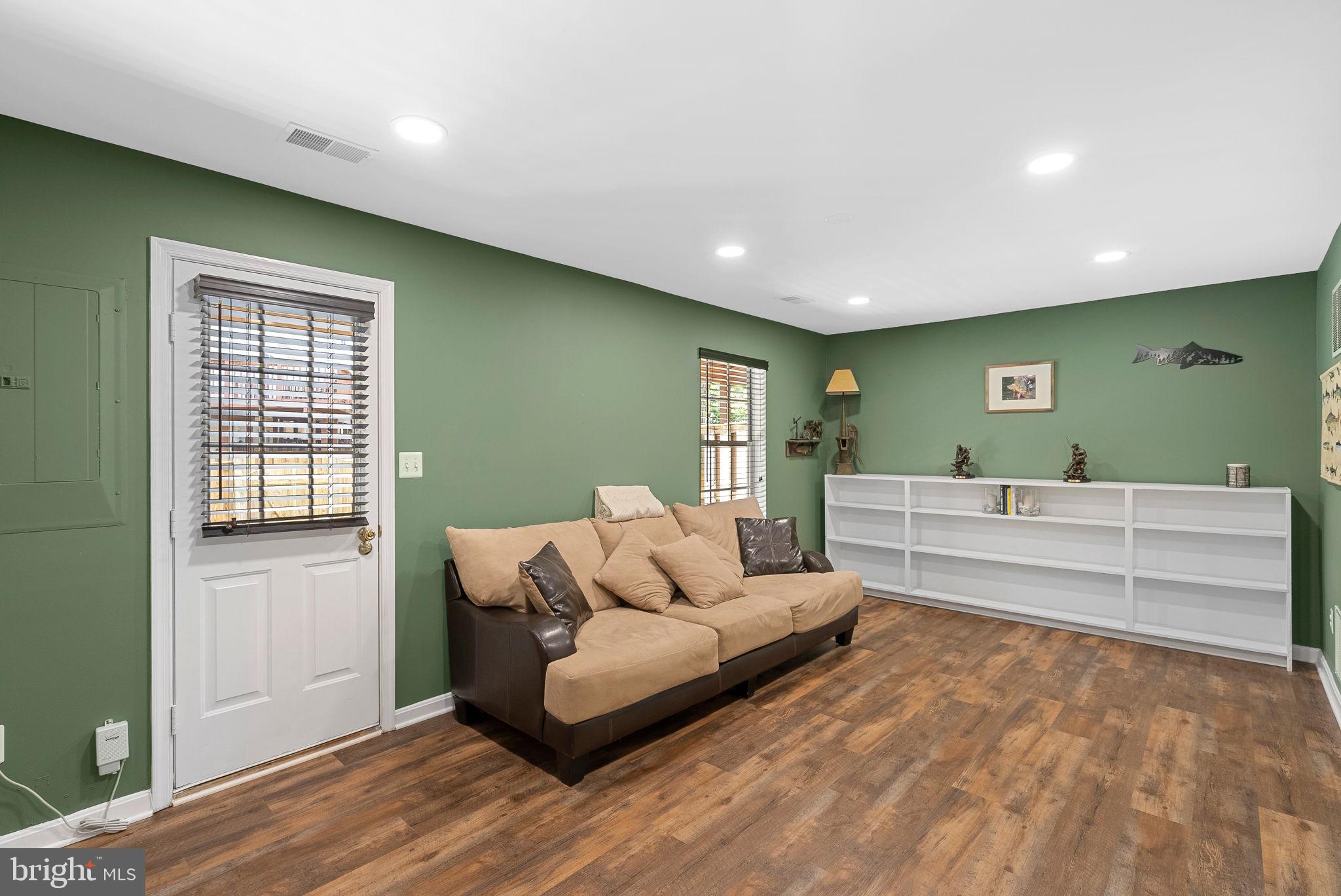 CROSSROADS MANOR - Residential