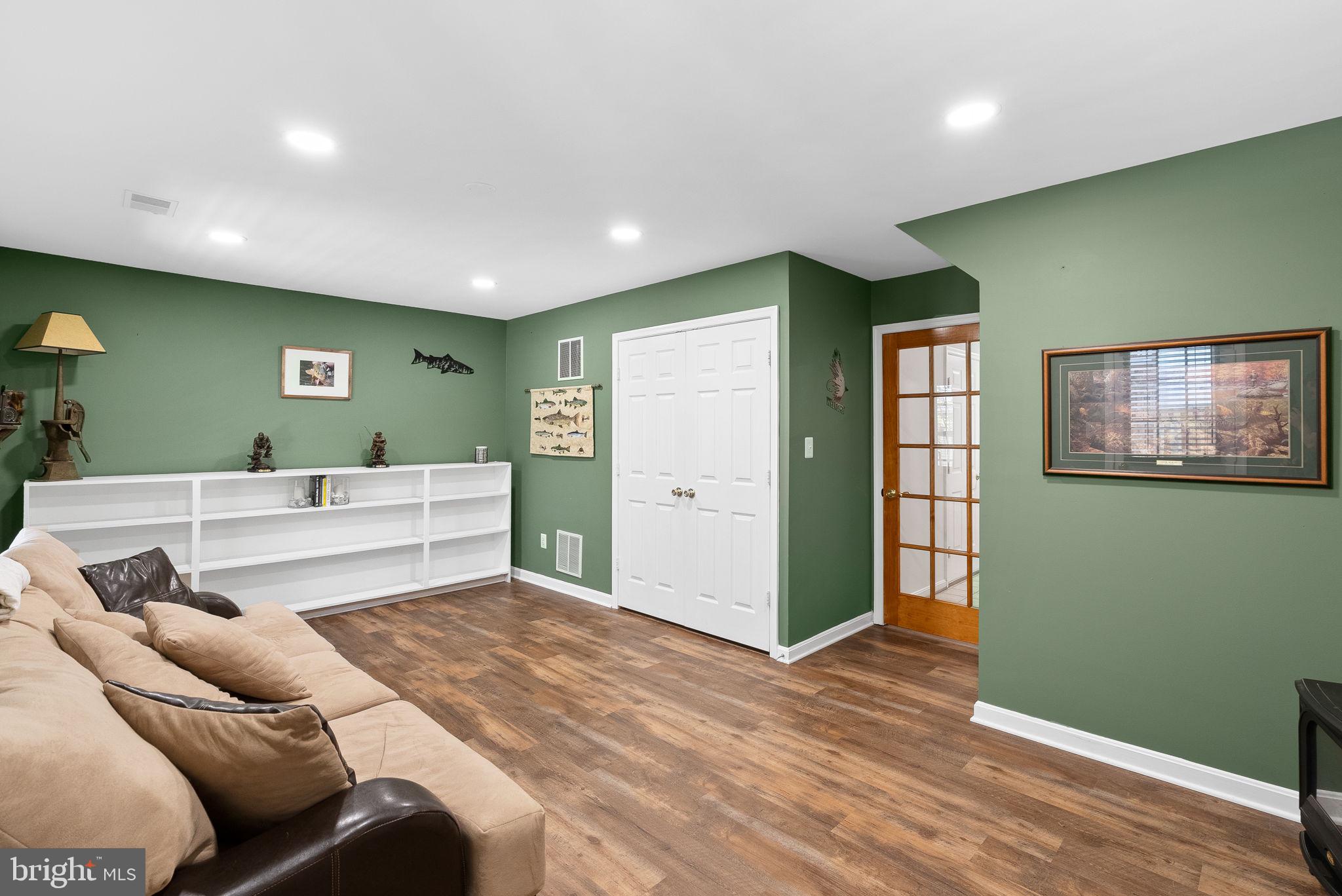 CROSSROADS MANOR - Residential