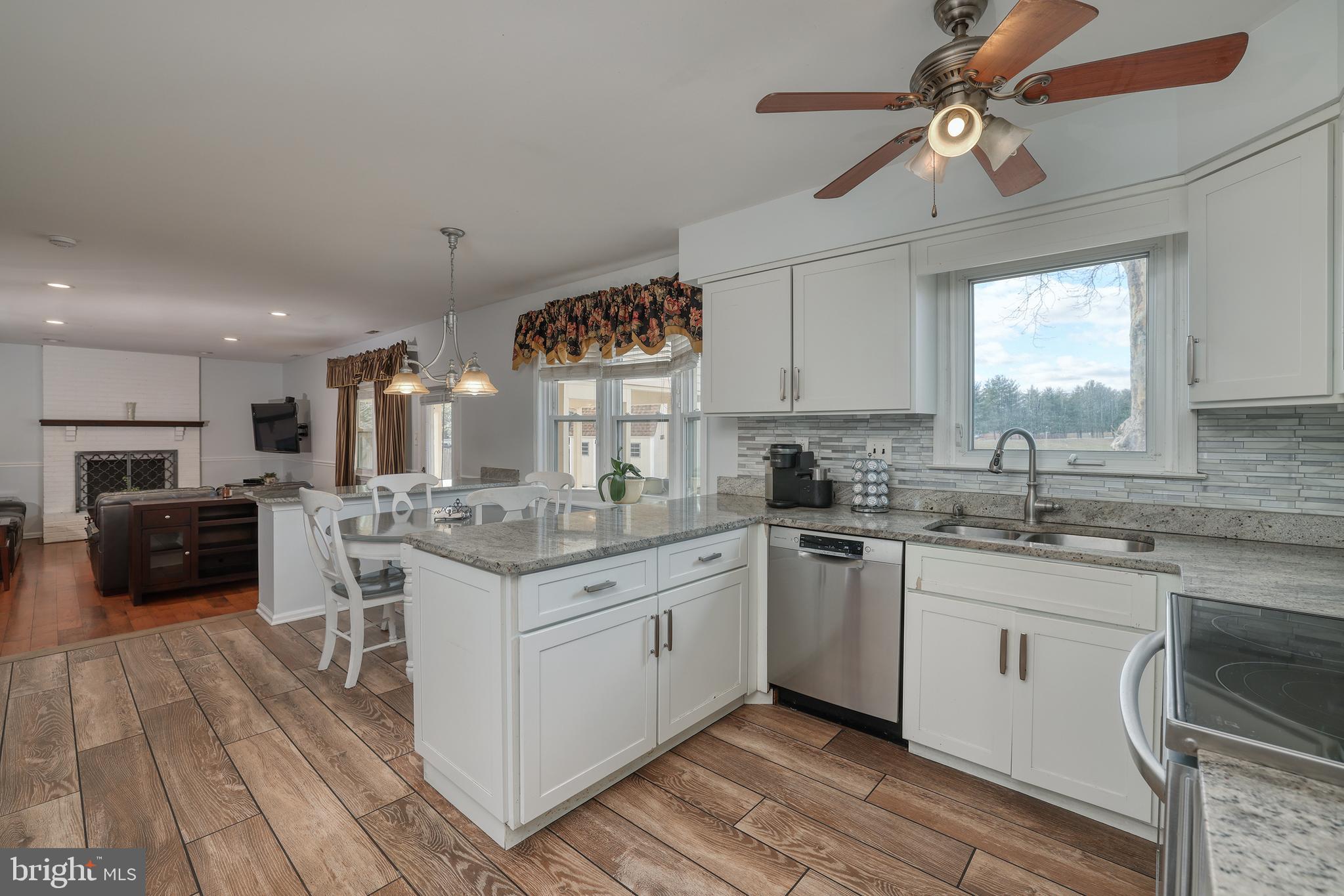 1363 LEXINGTON DRIVE