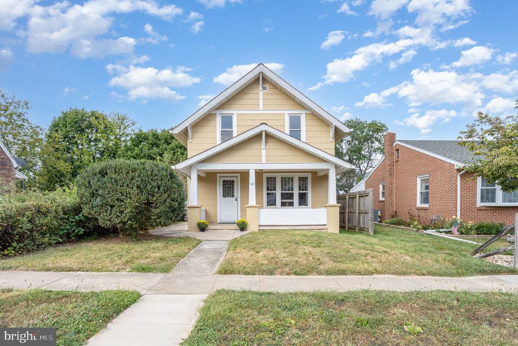 Photo of 722 Lancaster Avenue, YORK, PA 17403 (MLS # PAYK2084430)