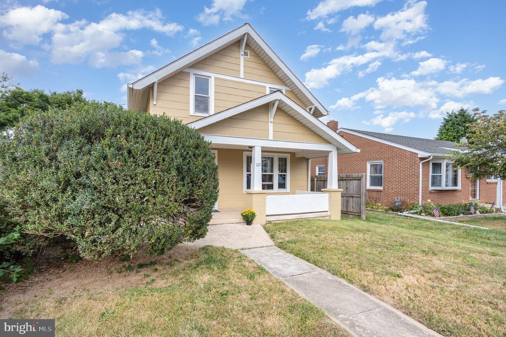 Photo of 722 Lancaster Avenue, YORK, PA 17403 (MLS # PAYK2084430)