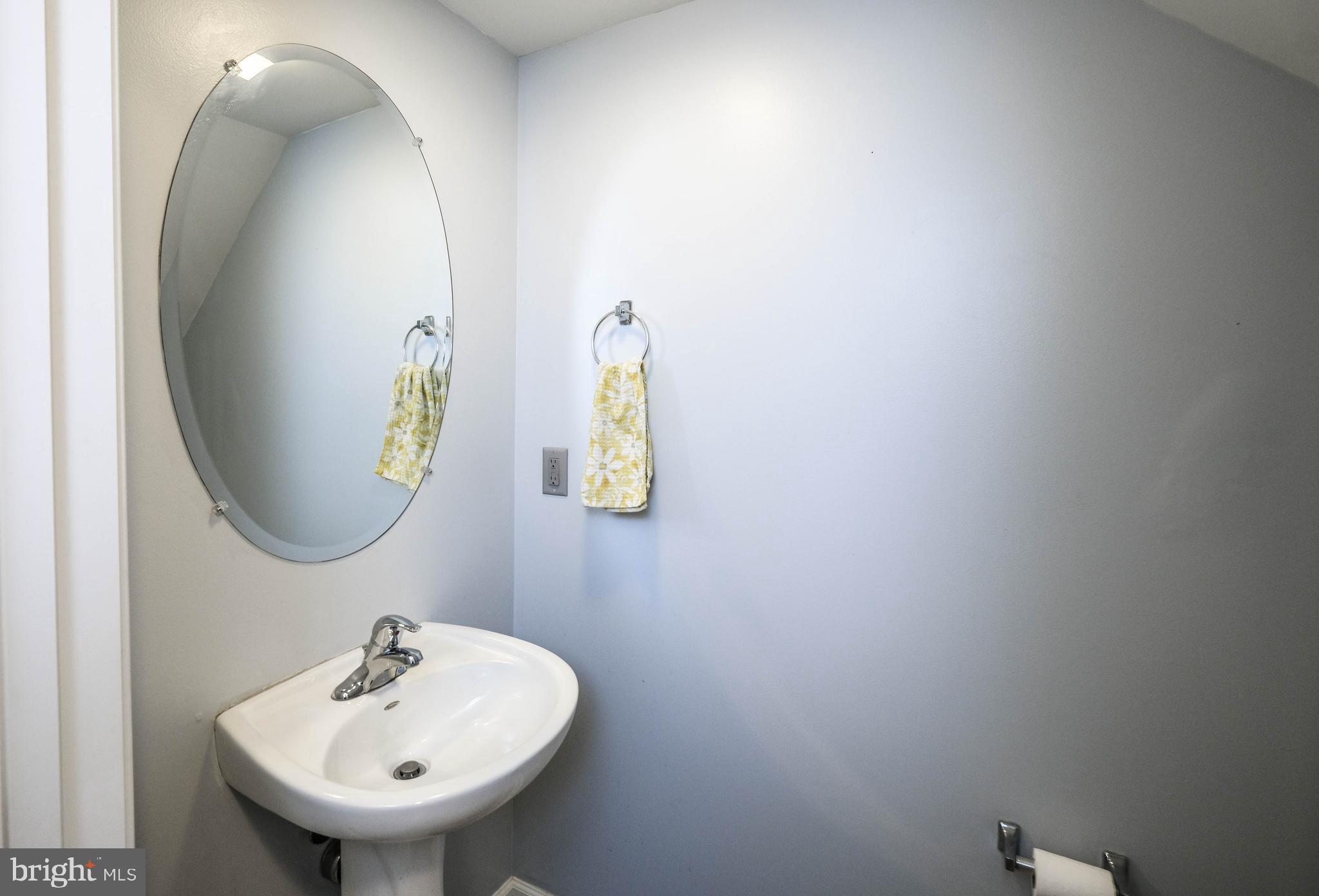 THE TOWNES AT OAKHURST - Residential Lease