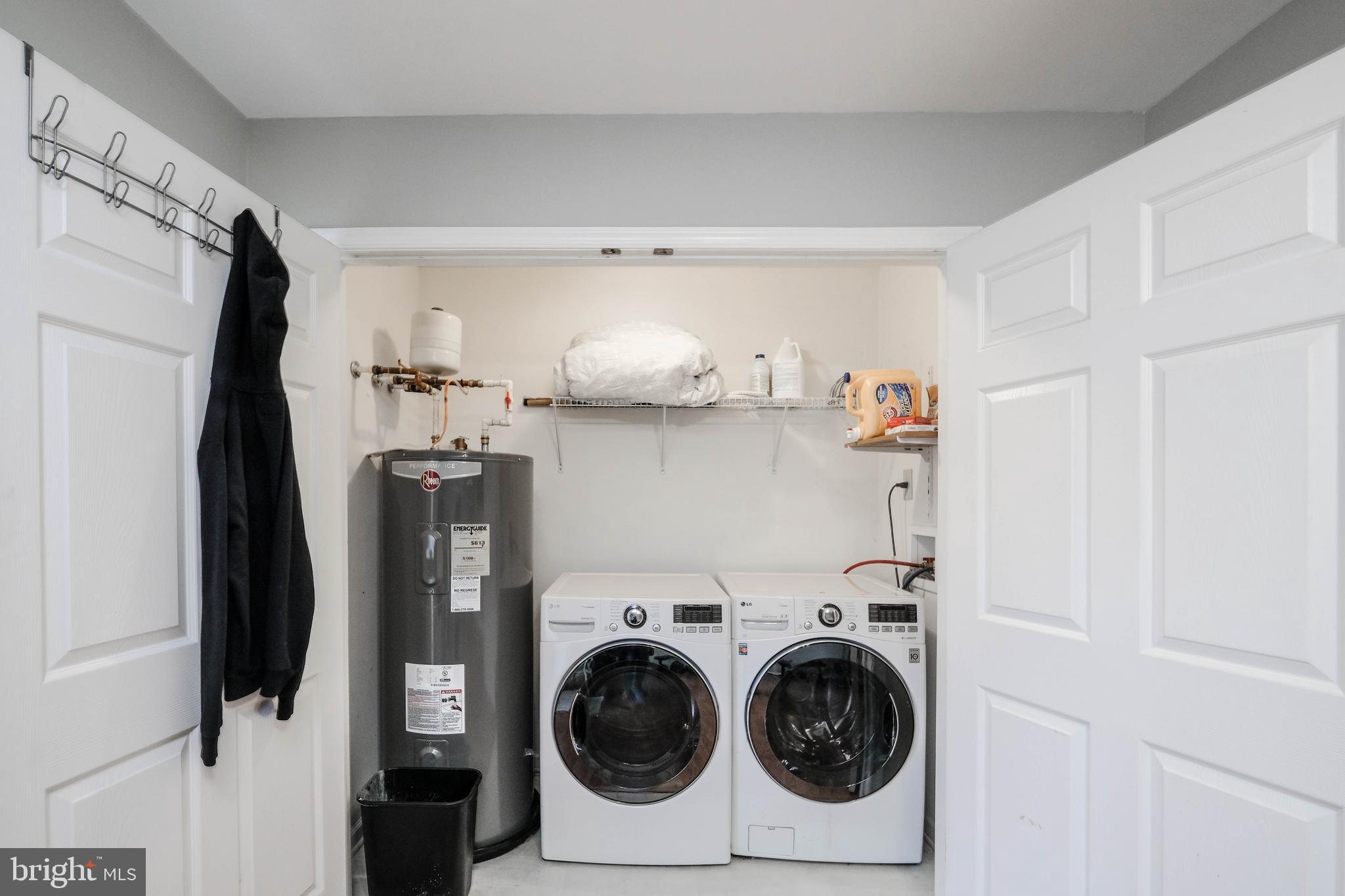 THE TOWNES AT OAKHURST - Residential Lease