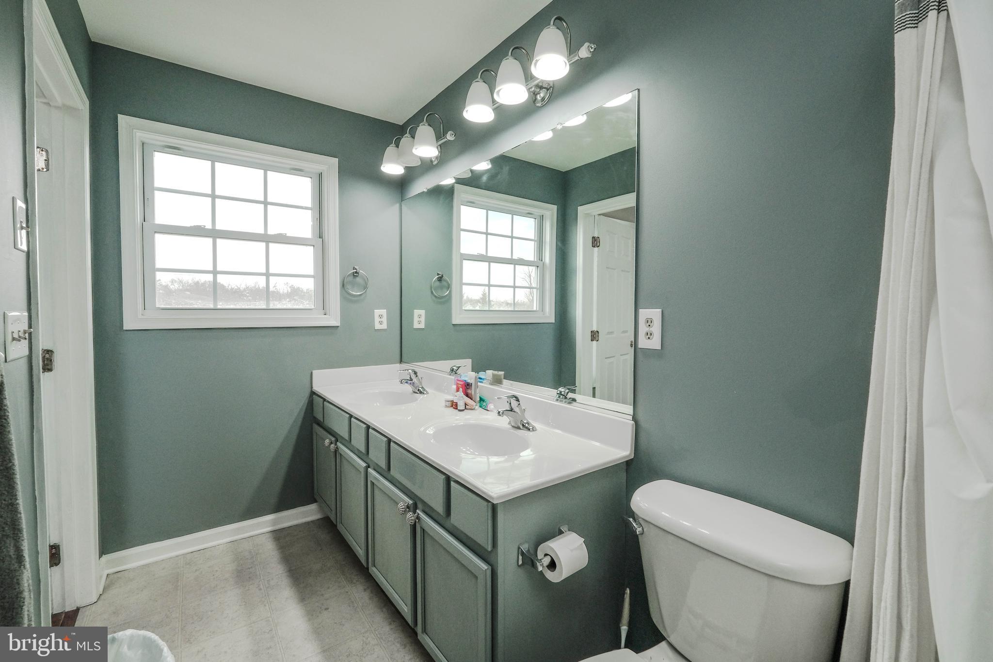 THE TOWNES AT OAKHURST - Residential Lease