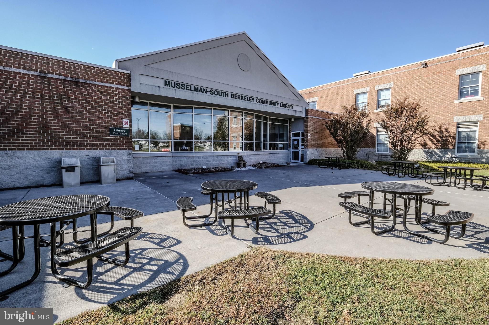 THE TOWNES AT OAKHURST - Residential Lease