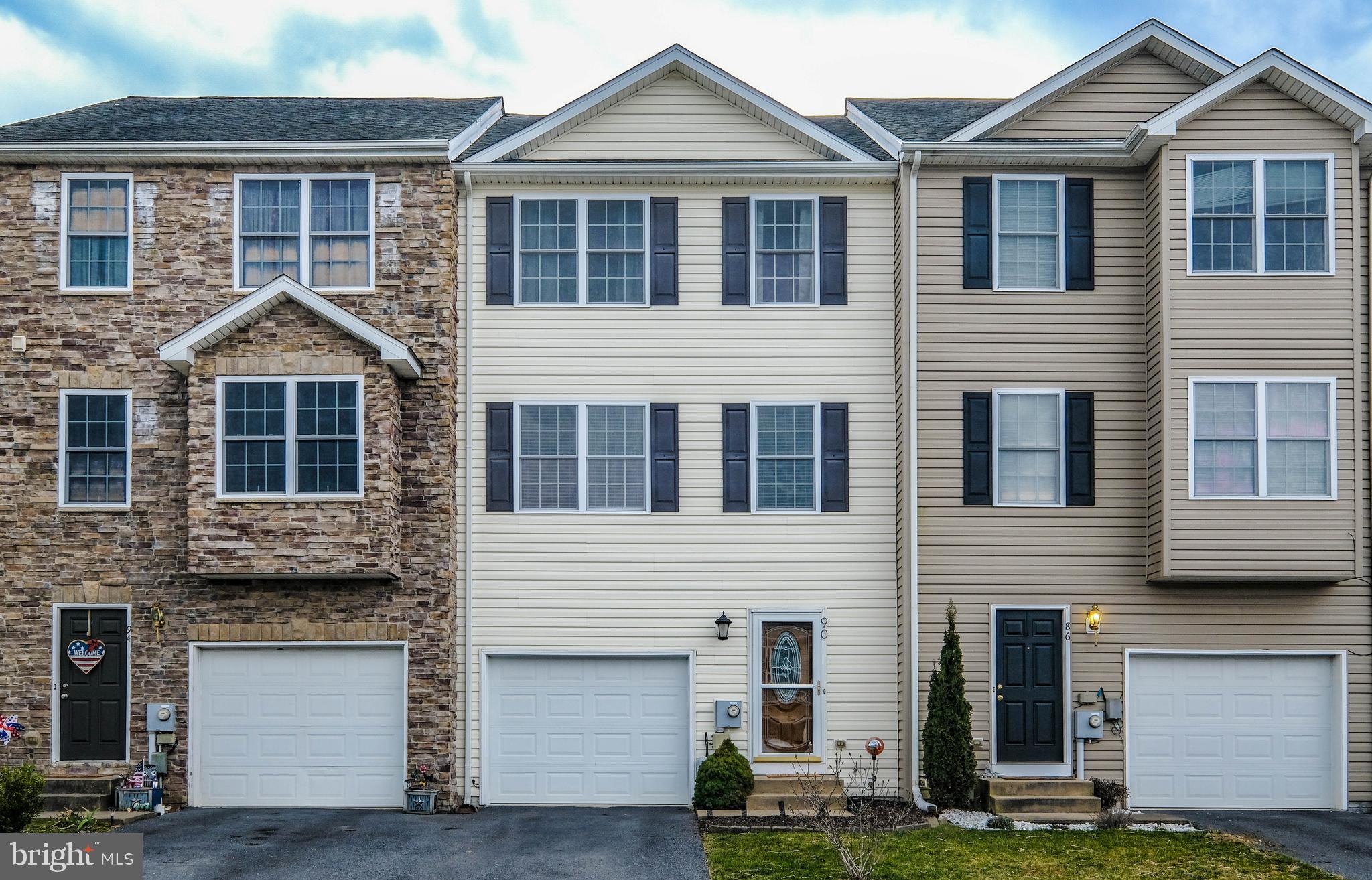 THE TOWNES AT OAKHURST - Residential Lease