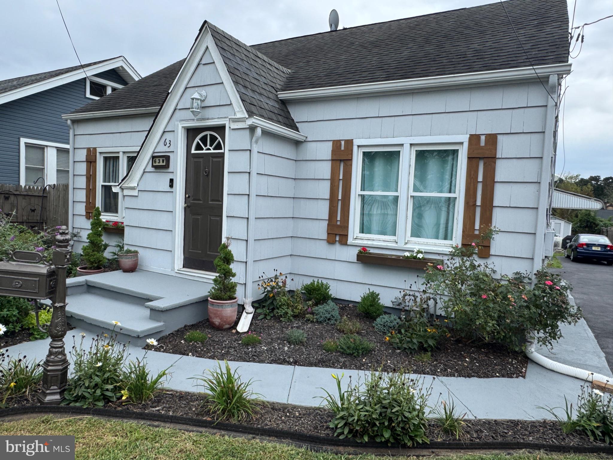 63 W MONTROSE STREET