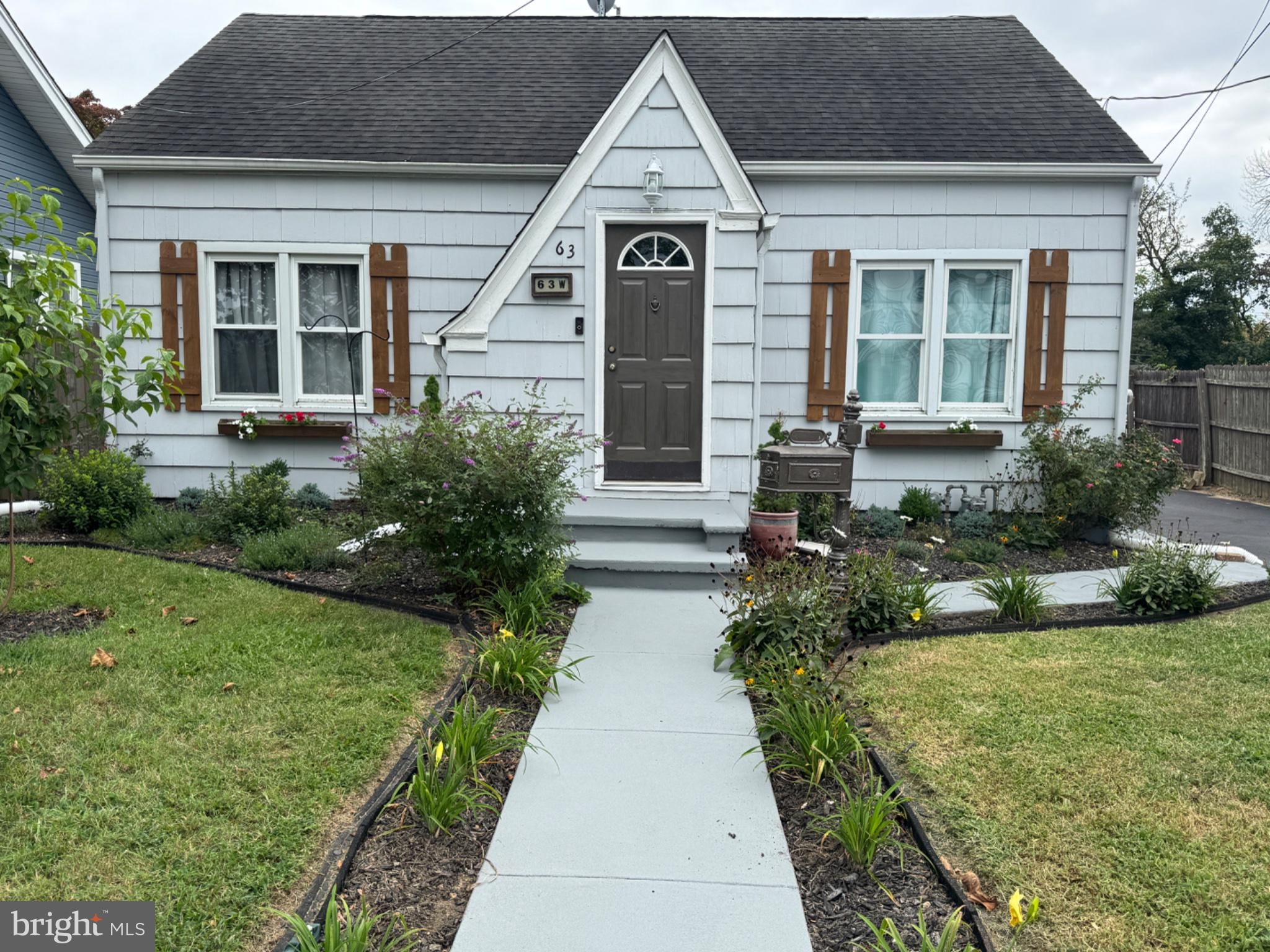 63 W MONTROSE STREET