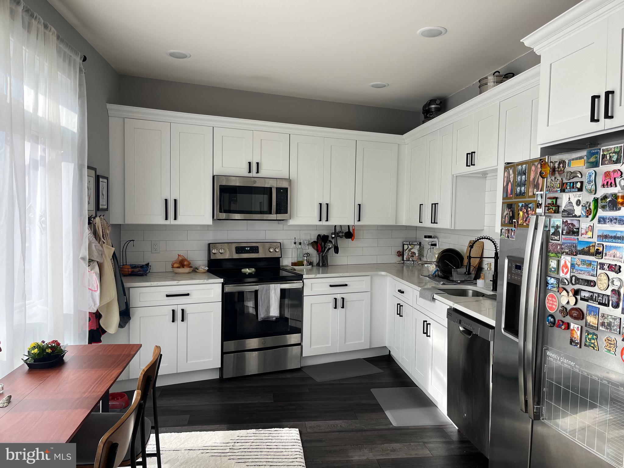 EAST FALLS - Residential Lease