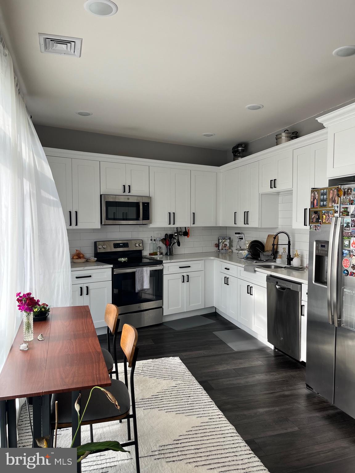 EAST FALLS - Residential Lease