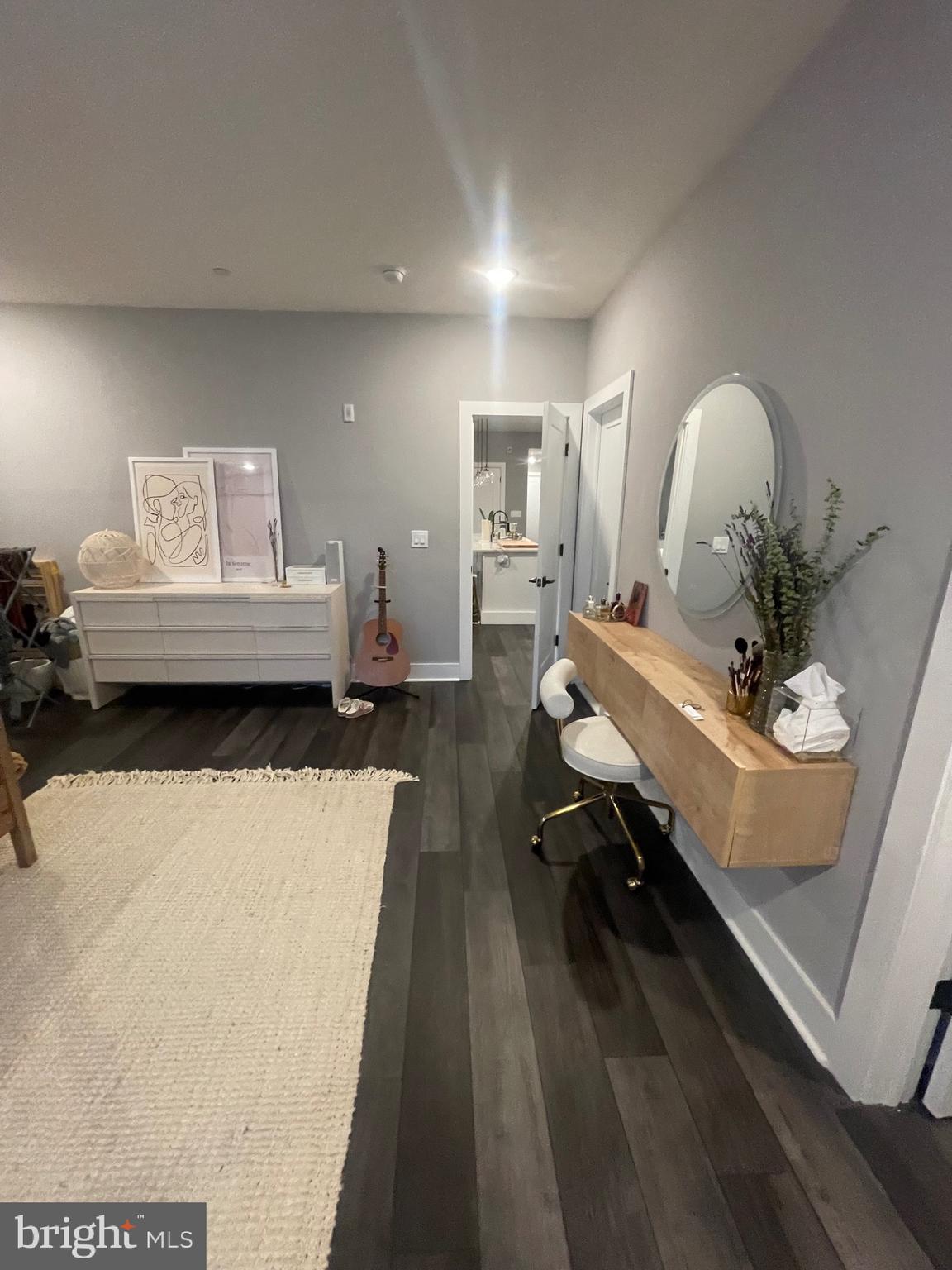 EAST FALLS - Residential Lease