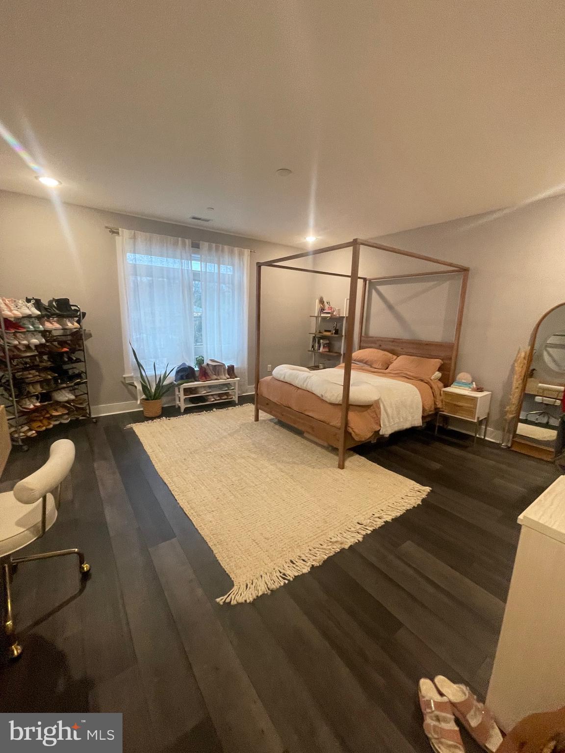 EAST FALLS - Residential Lease