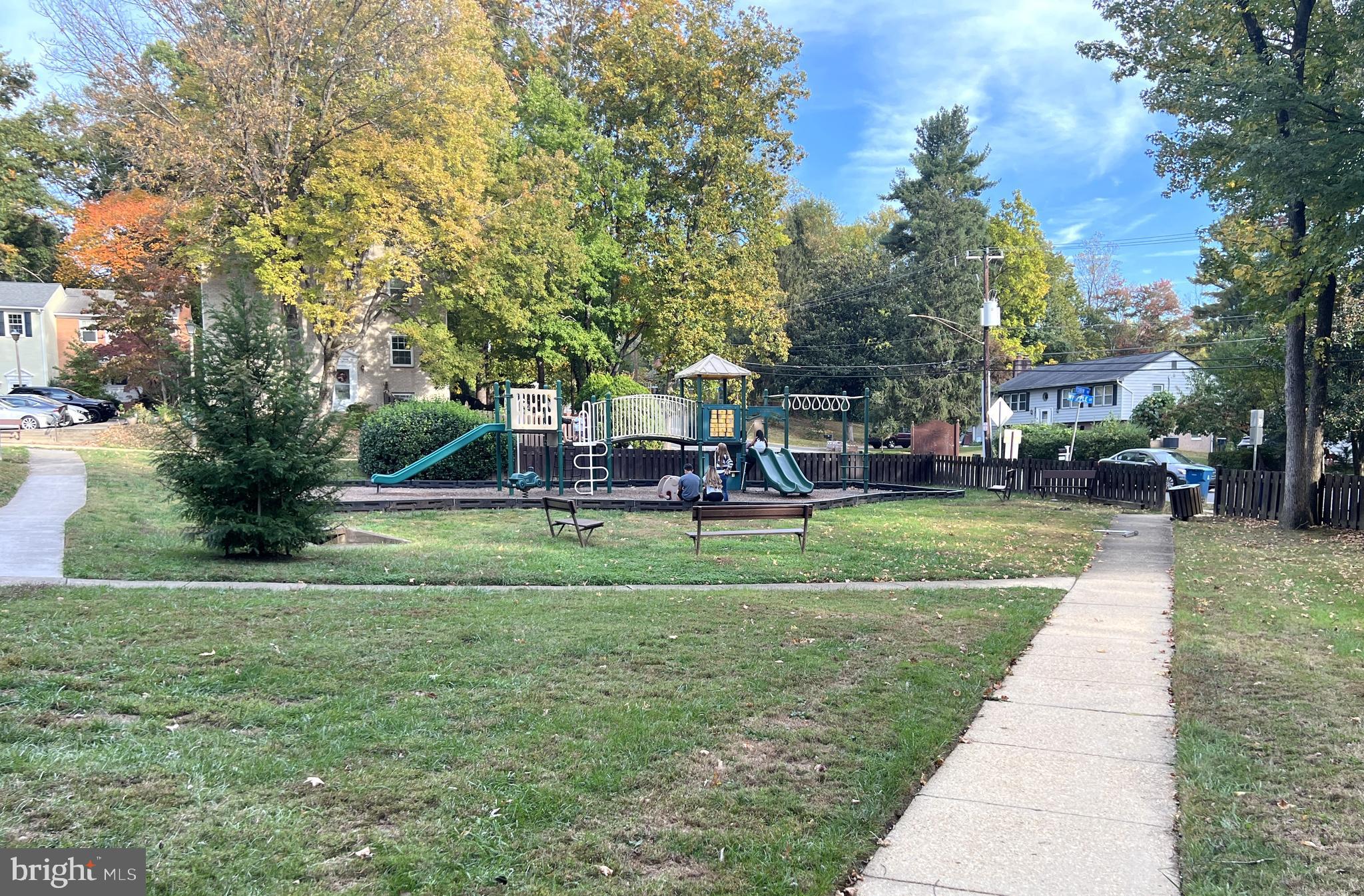 STRATHMEADE SQUARE - Residential