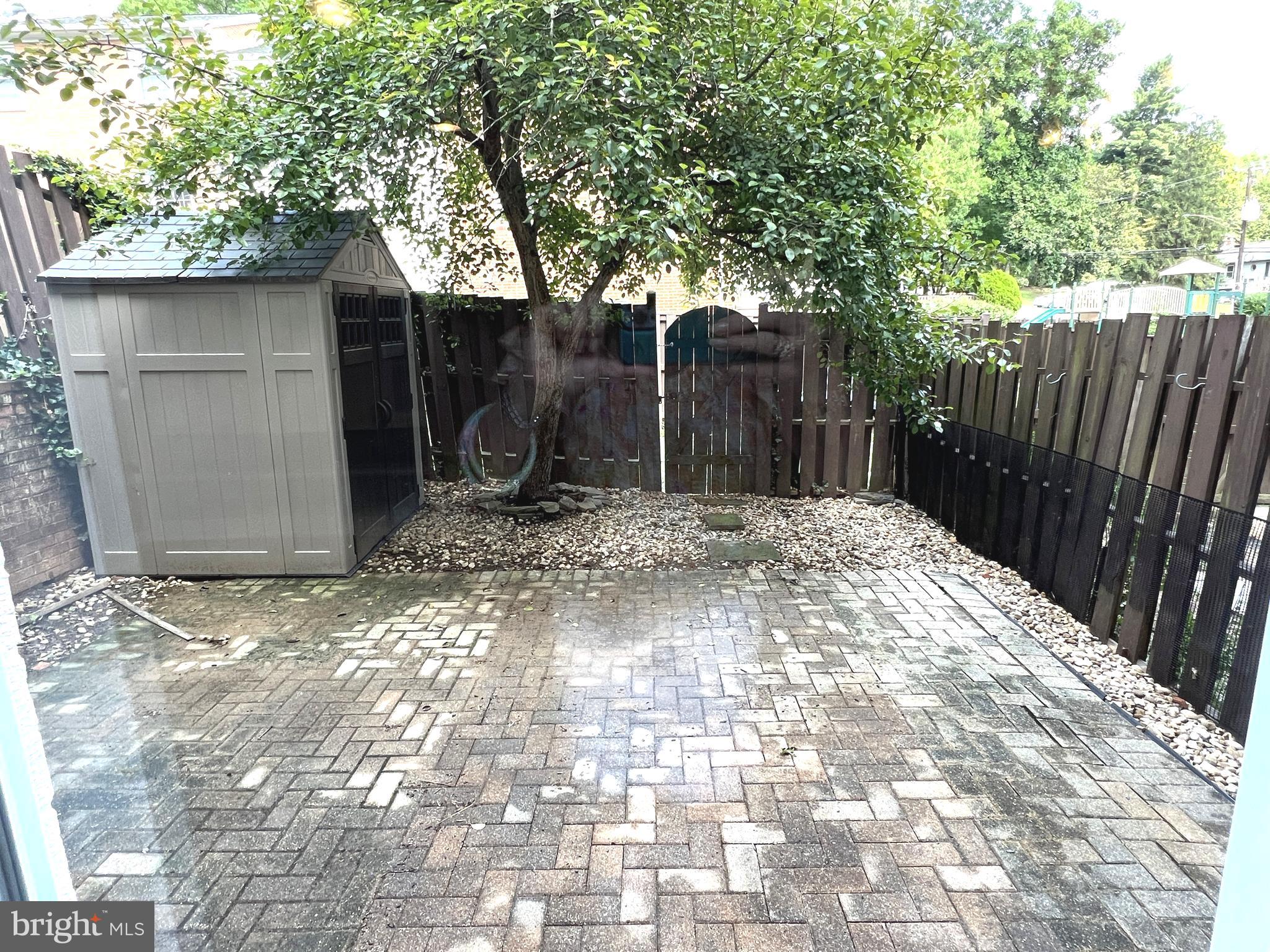 STRATHMEADE SQUARE - Residential