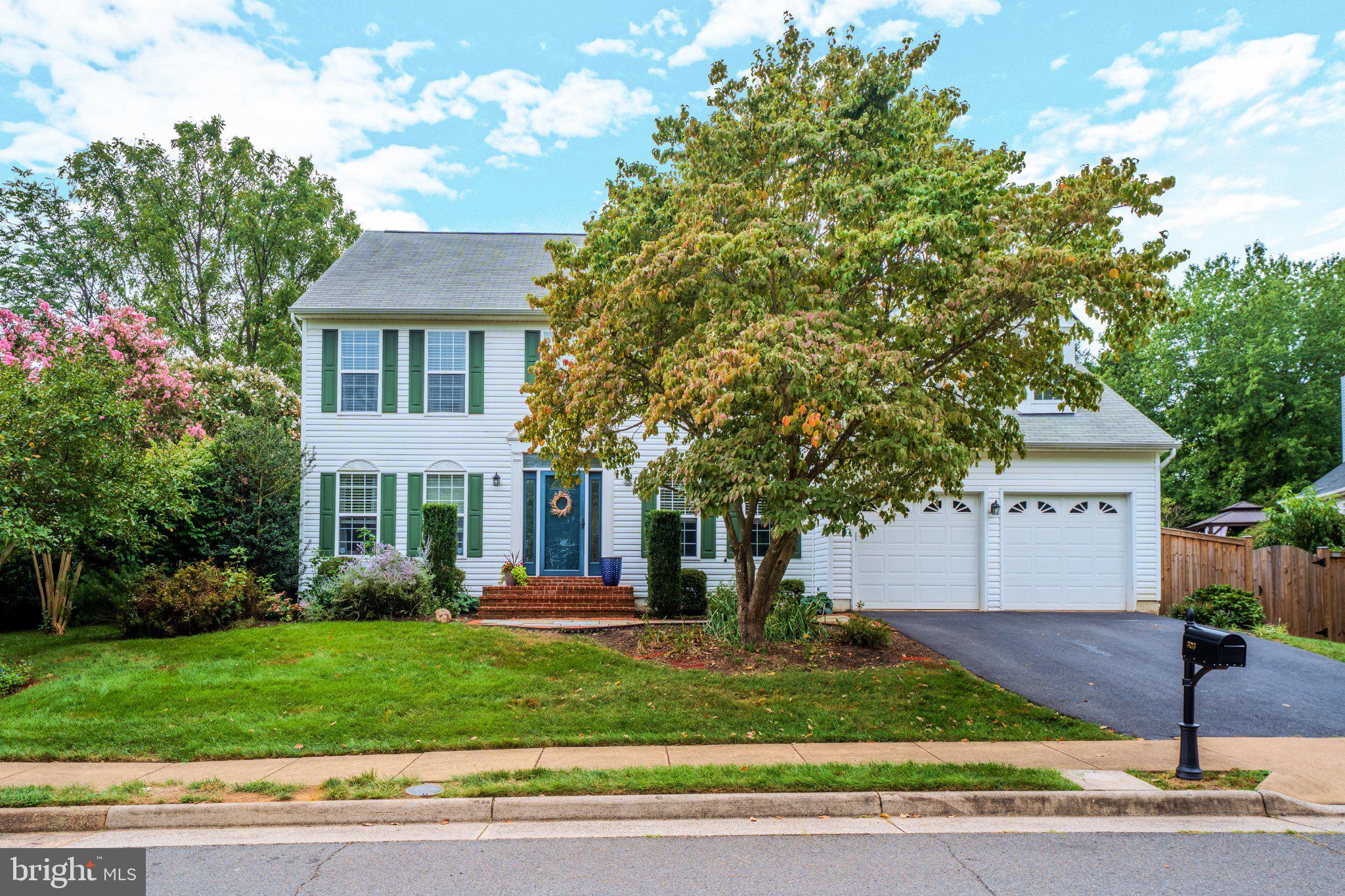 303 OAKCREST MANOR DRIVE NE