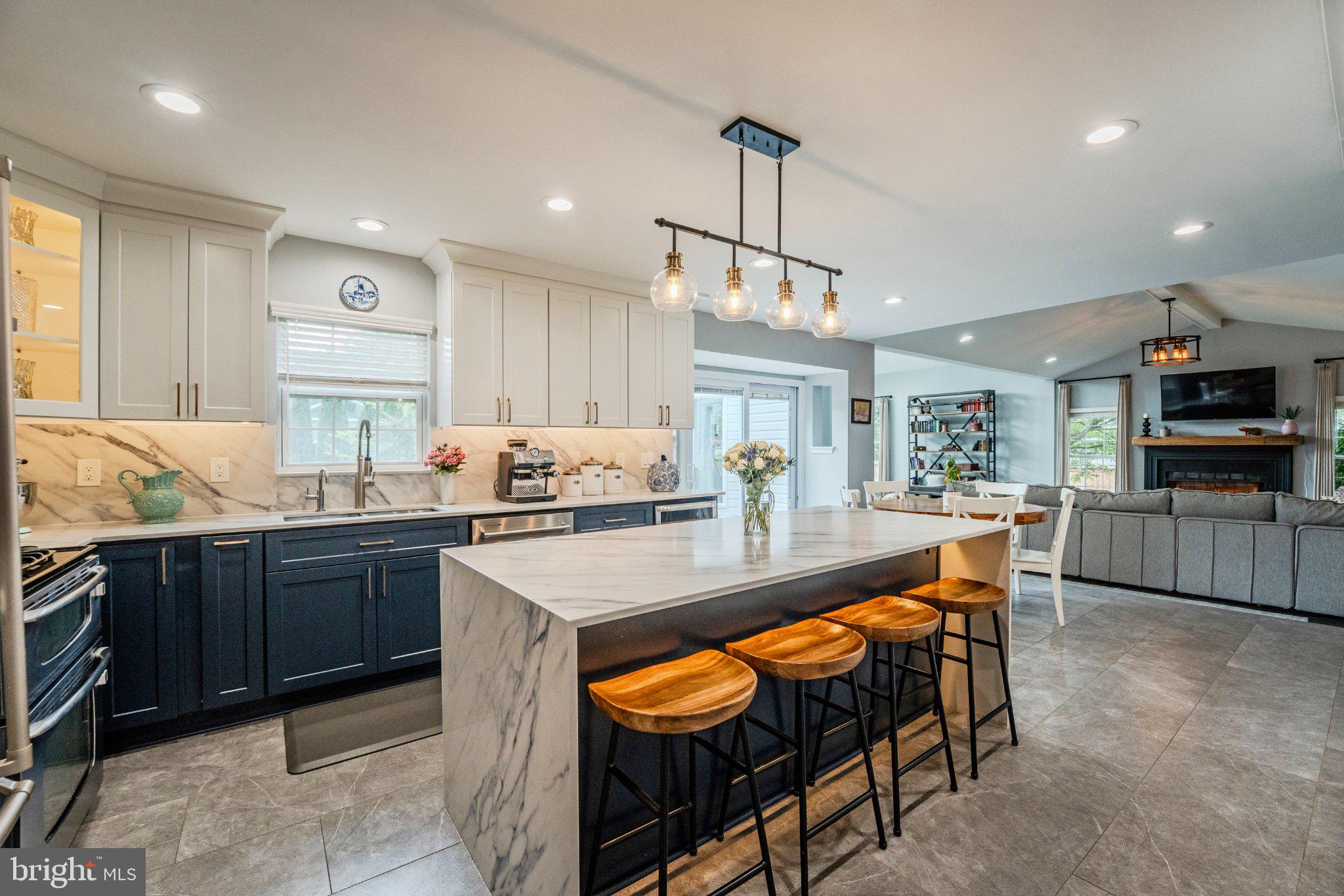 303 OAKCREST MANOR DRIVE NE