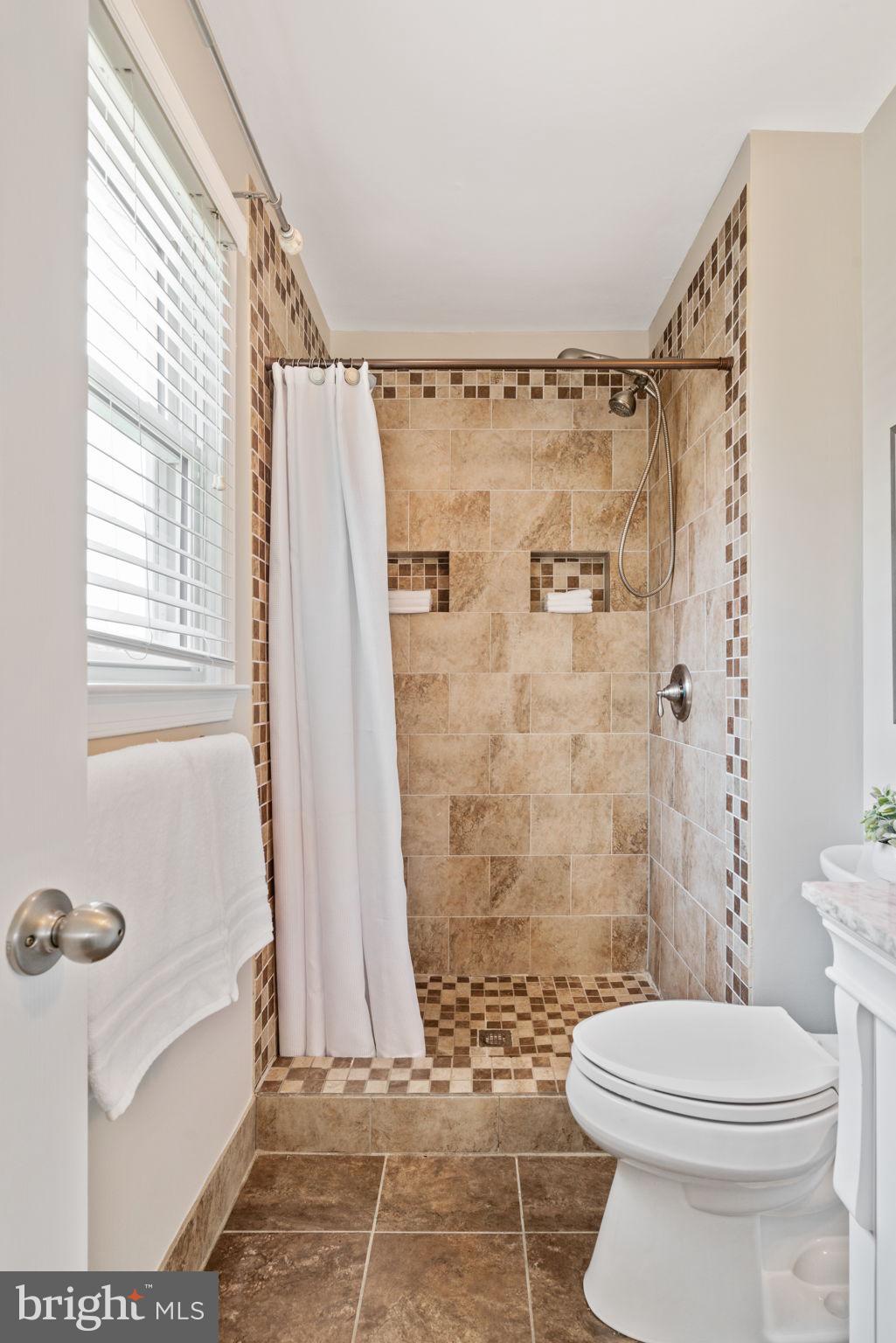 LAKEVIEW ESTATES - Residential