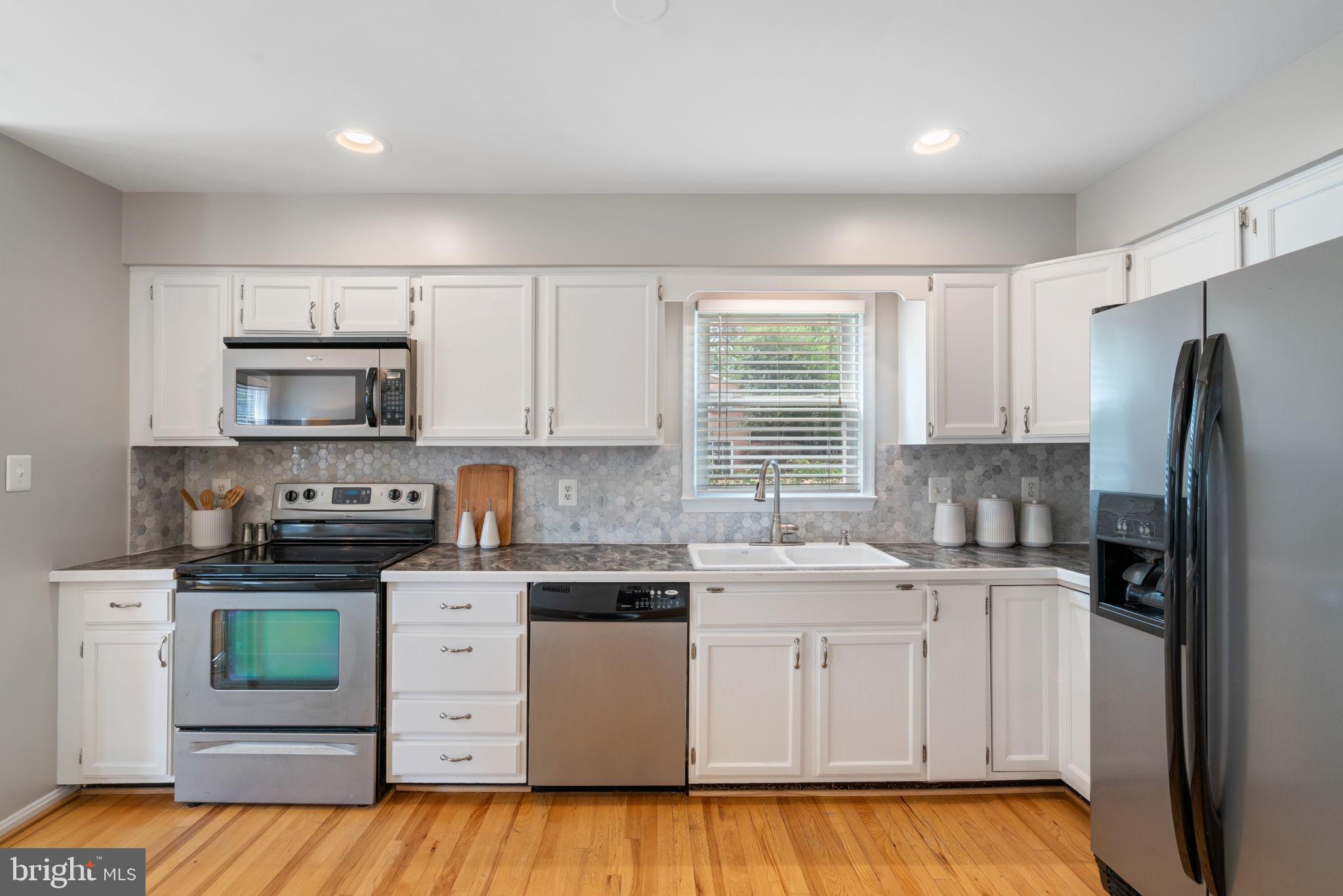 LAKEVIEW ESTATES - Residential