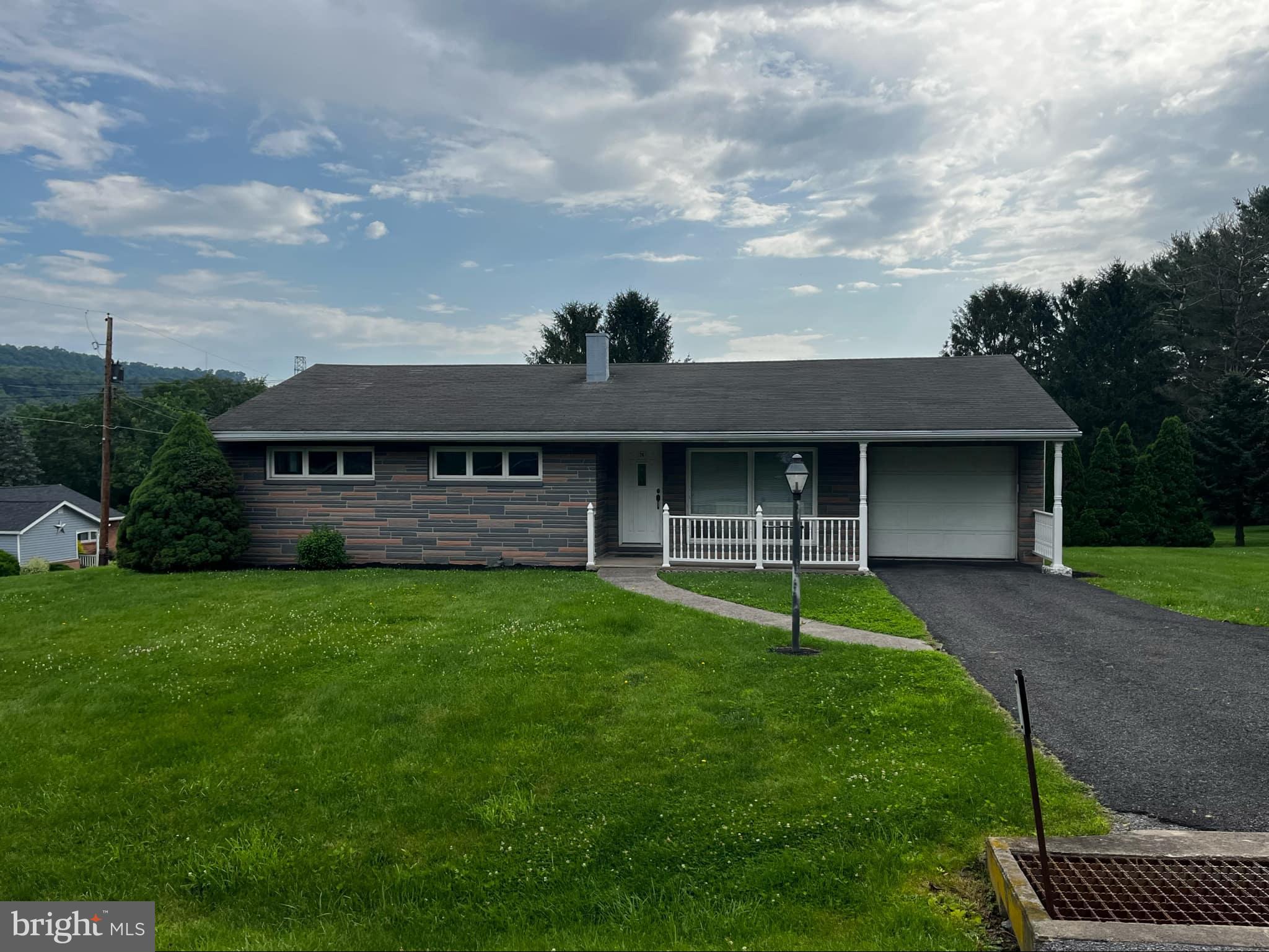 This well maintained ranch house is ready for a new owner! Located on a corner lot with great access to town, this home features 3 spacious bedrooms, 1 full bath, and full basement with many possibilities.