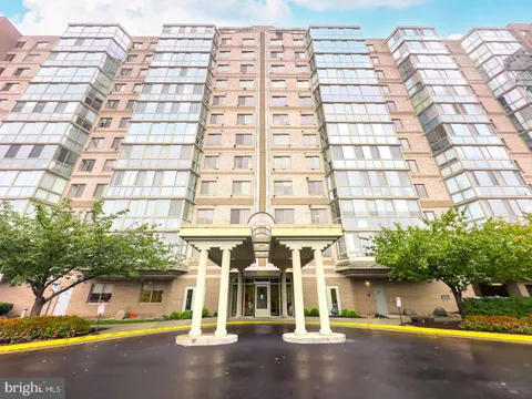 19355 Cypress Ridge Terrace Unit 320, Leesburg, VA MLS: VALO2115018