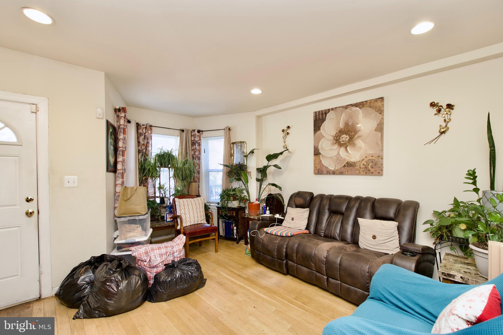 815 4TH STREET NE