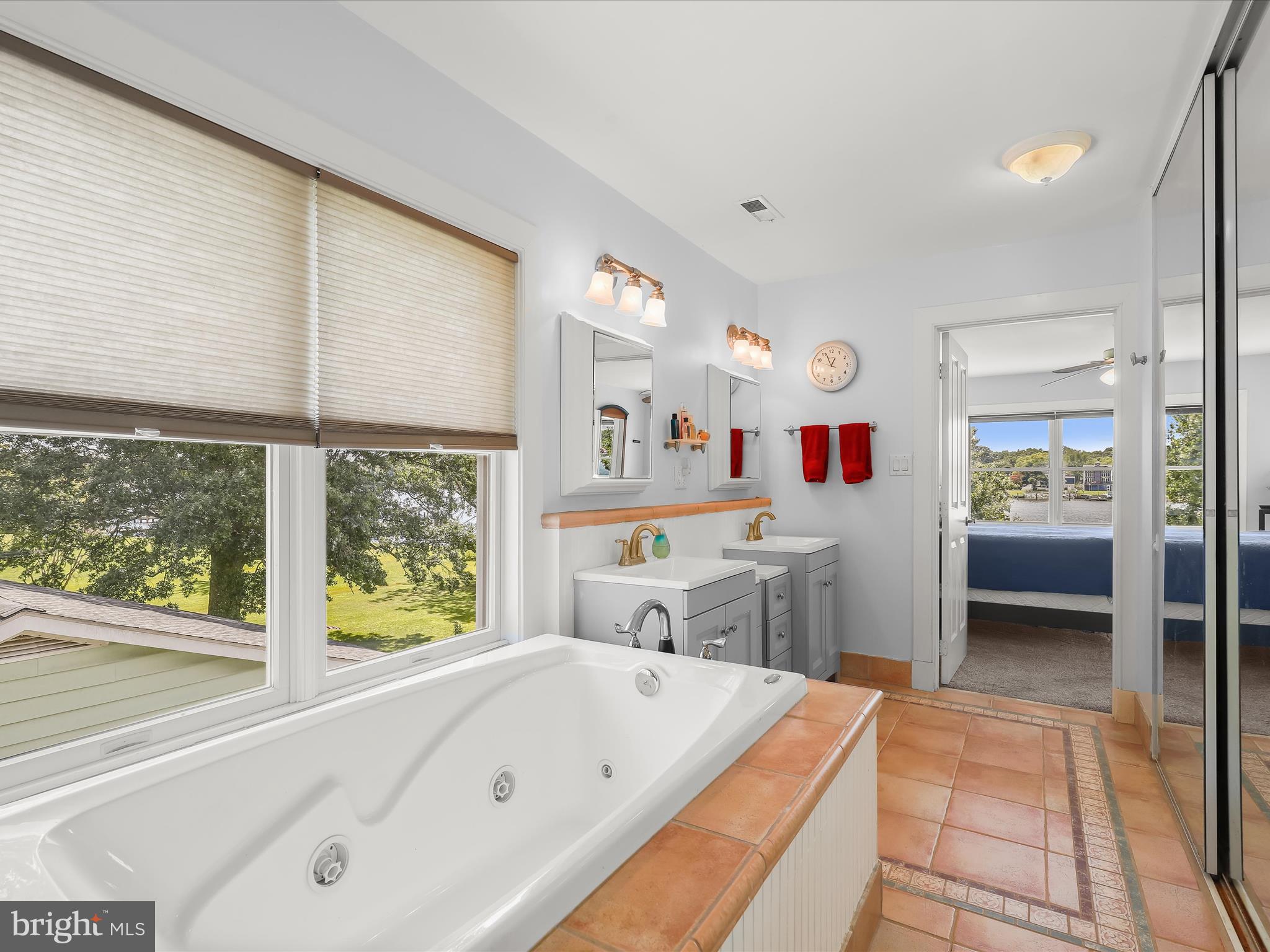 SENECA PARK BEACH - Residential