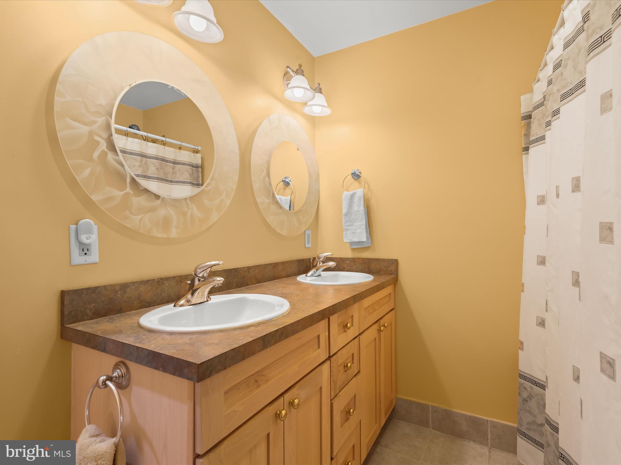 SENECA PARK BEACH - Residential