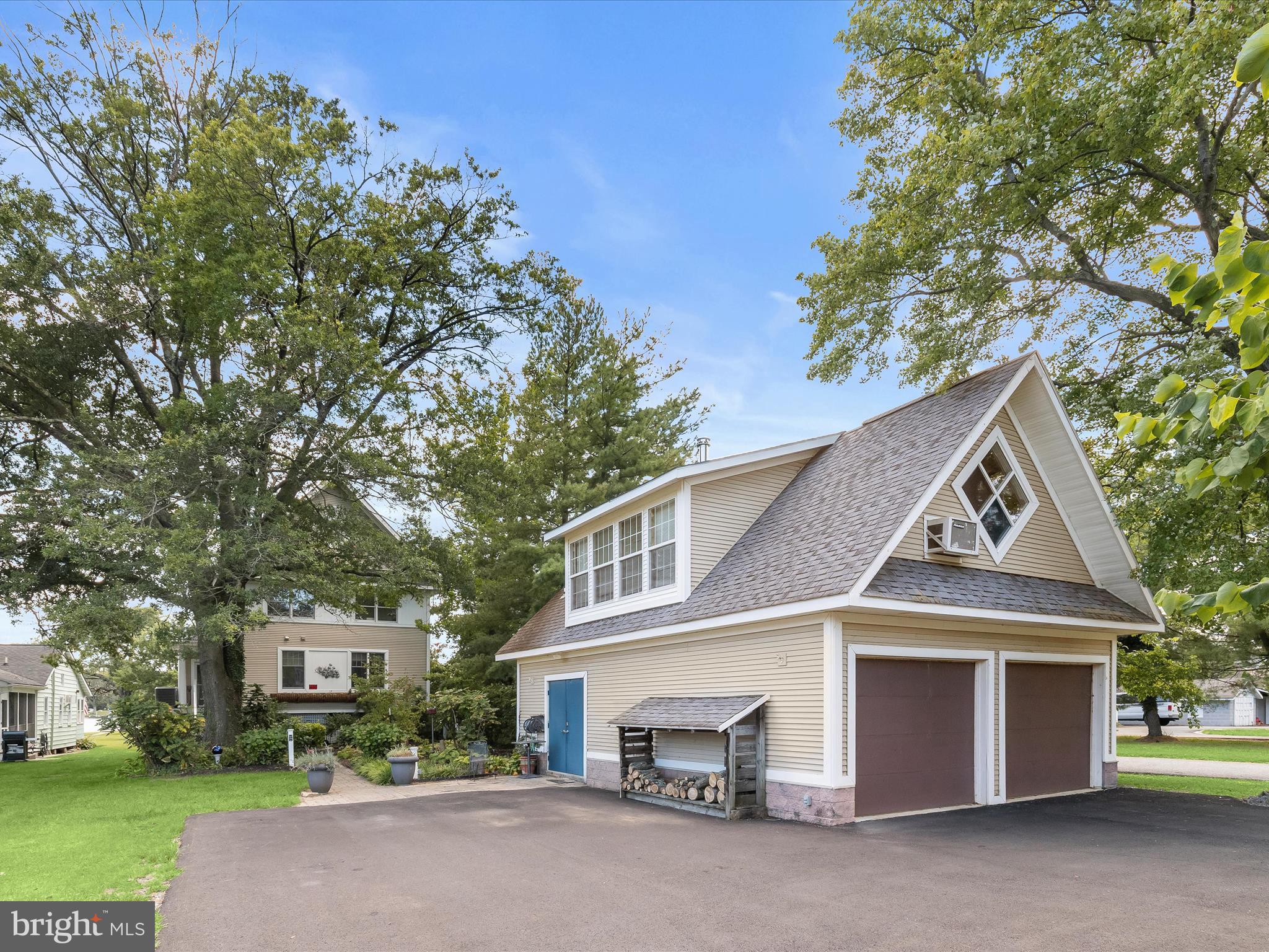 SENECA PARK BEACH - Residential