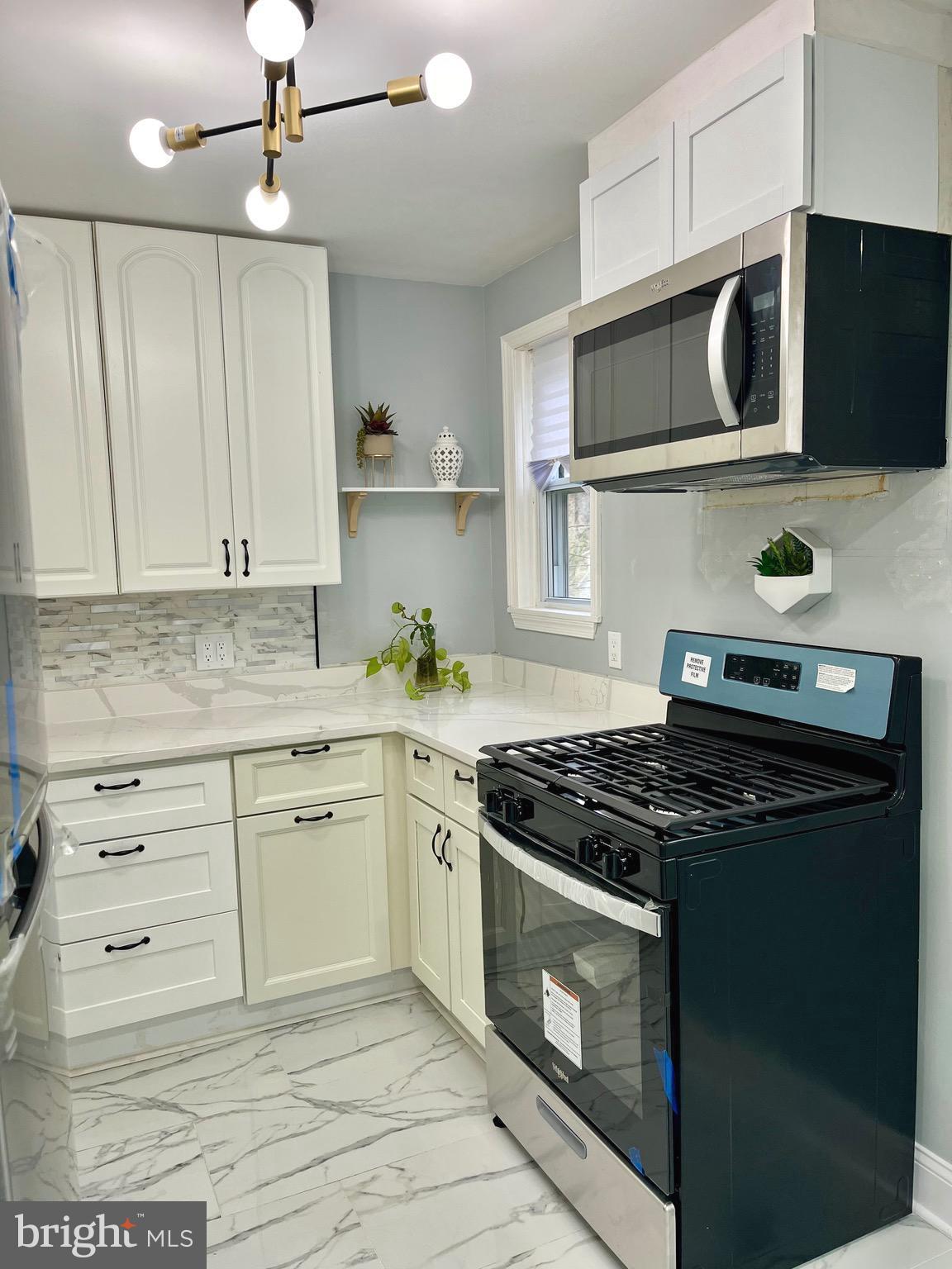 WINDSOR HILLS - Residential