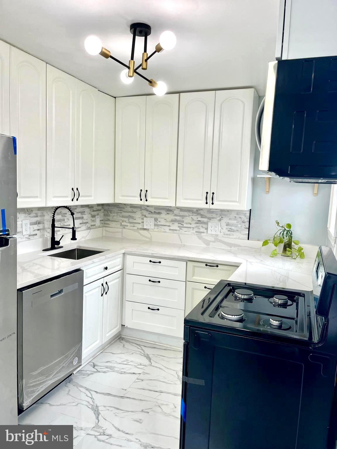 WINDSOR HILLS - Residential