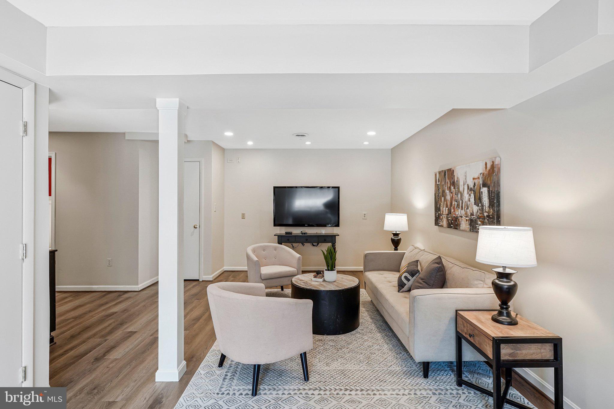 COLVIN RUN ESTATES - Residential