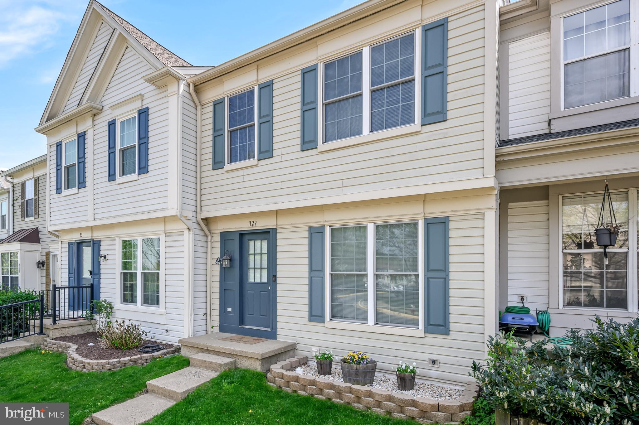 329 STABLE VIEW TERRACE NE