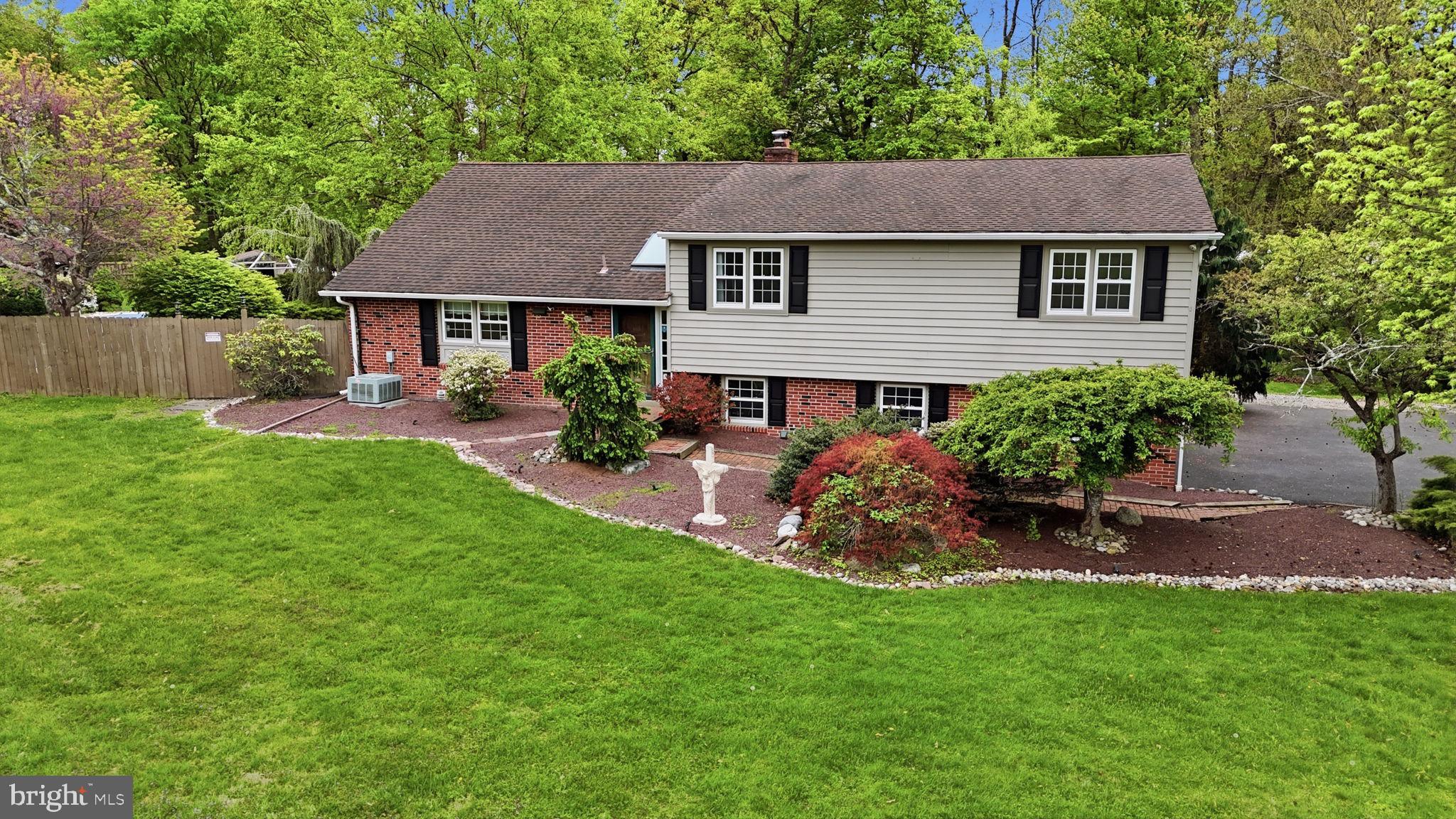 WARWICK MANOR - Residential