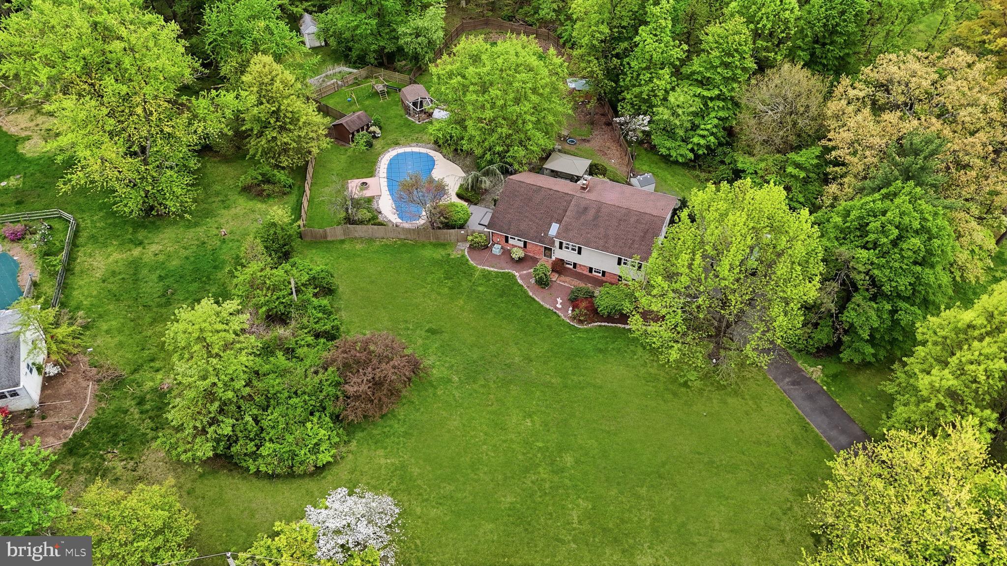 WARWICK MANOR - Residential