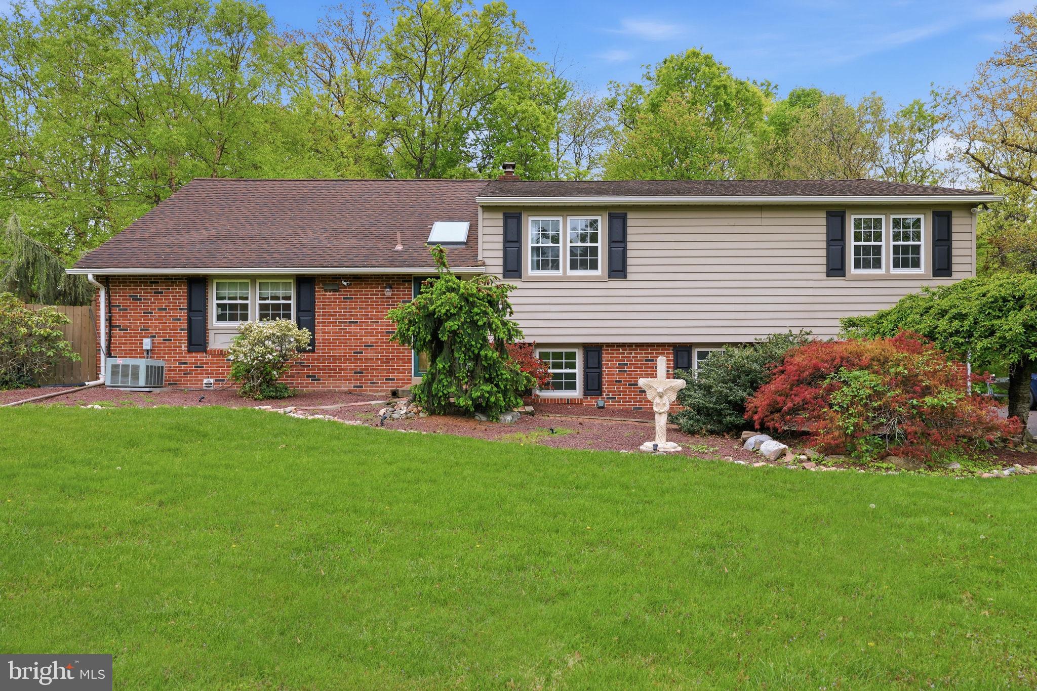 WARWICK MANOR - Residential