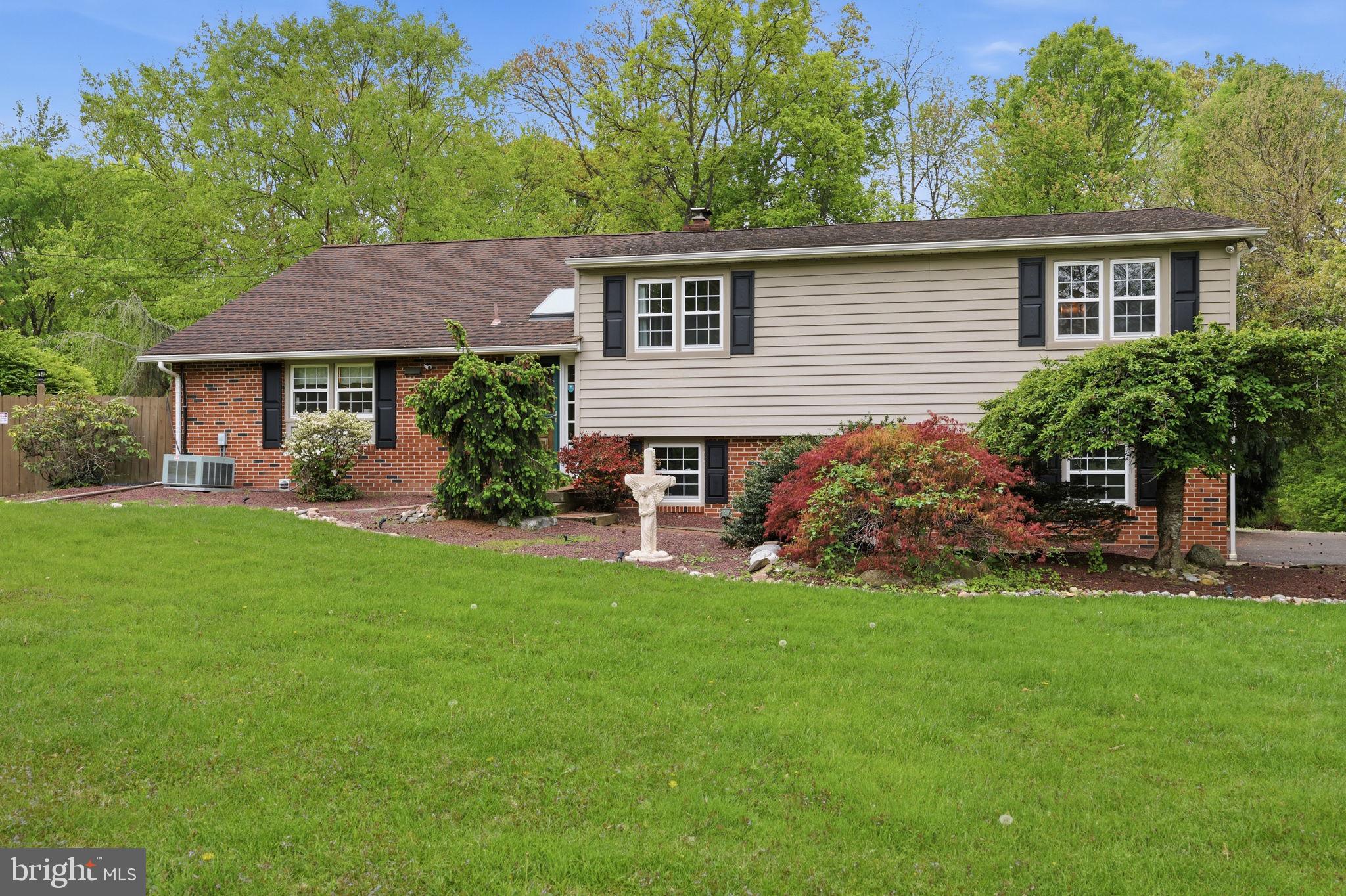 WARWICK MANOR - Residential
