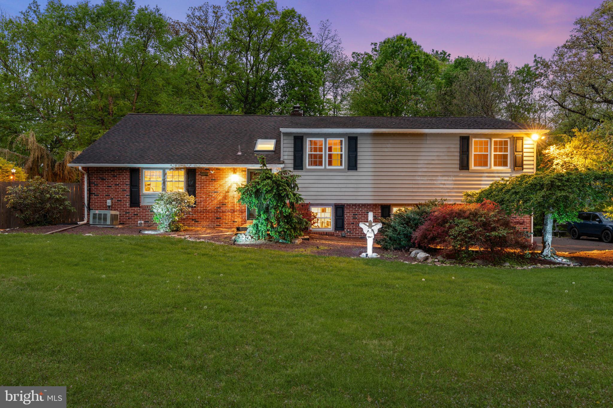 WARWICK MANOR - Residential