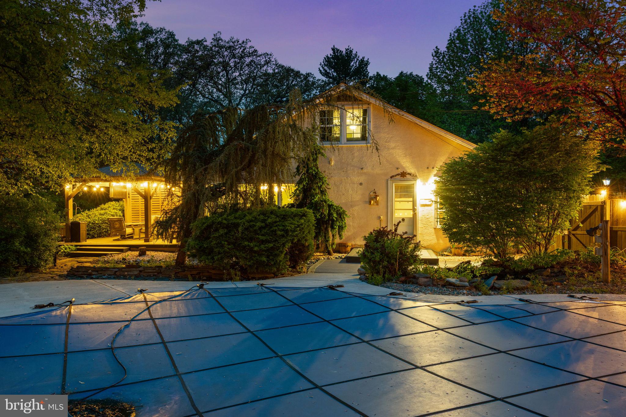 WARWICK MANOR - Residential