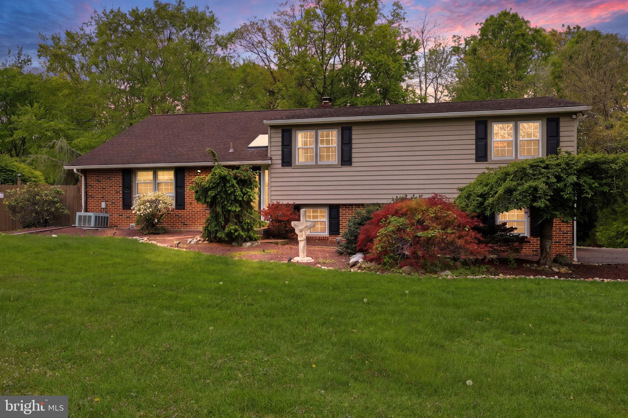 WARWICK MANOR - Residential