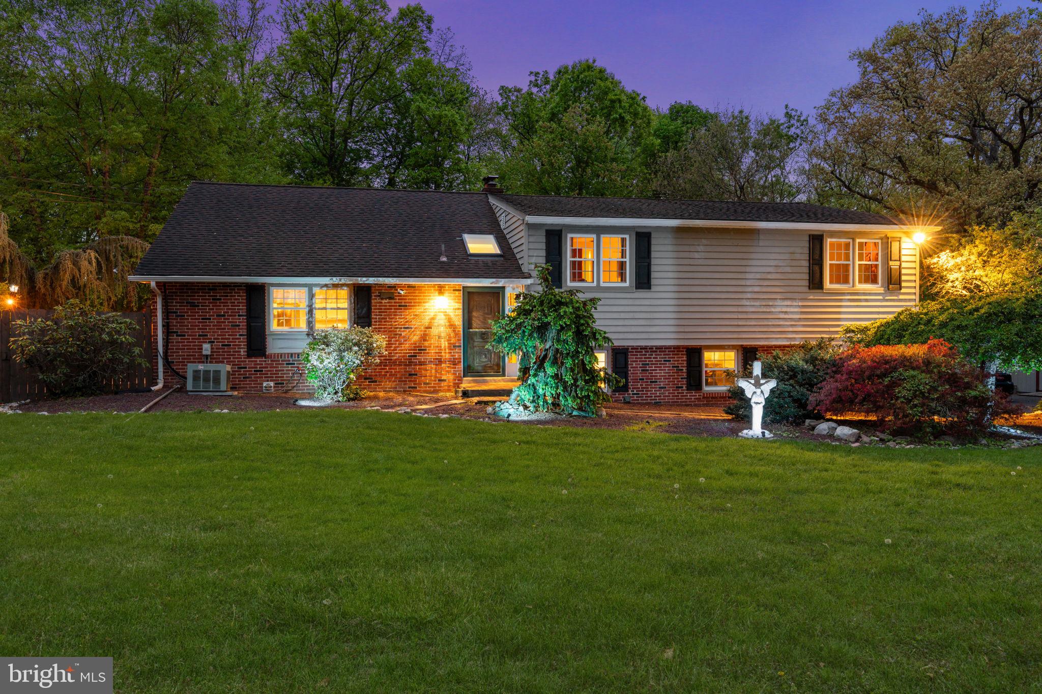 WARWICK MANOR - Residential